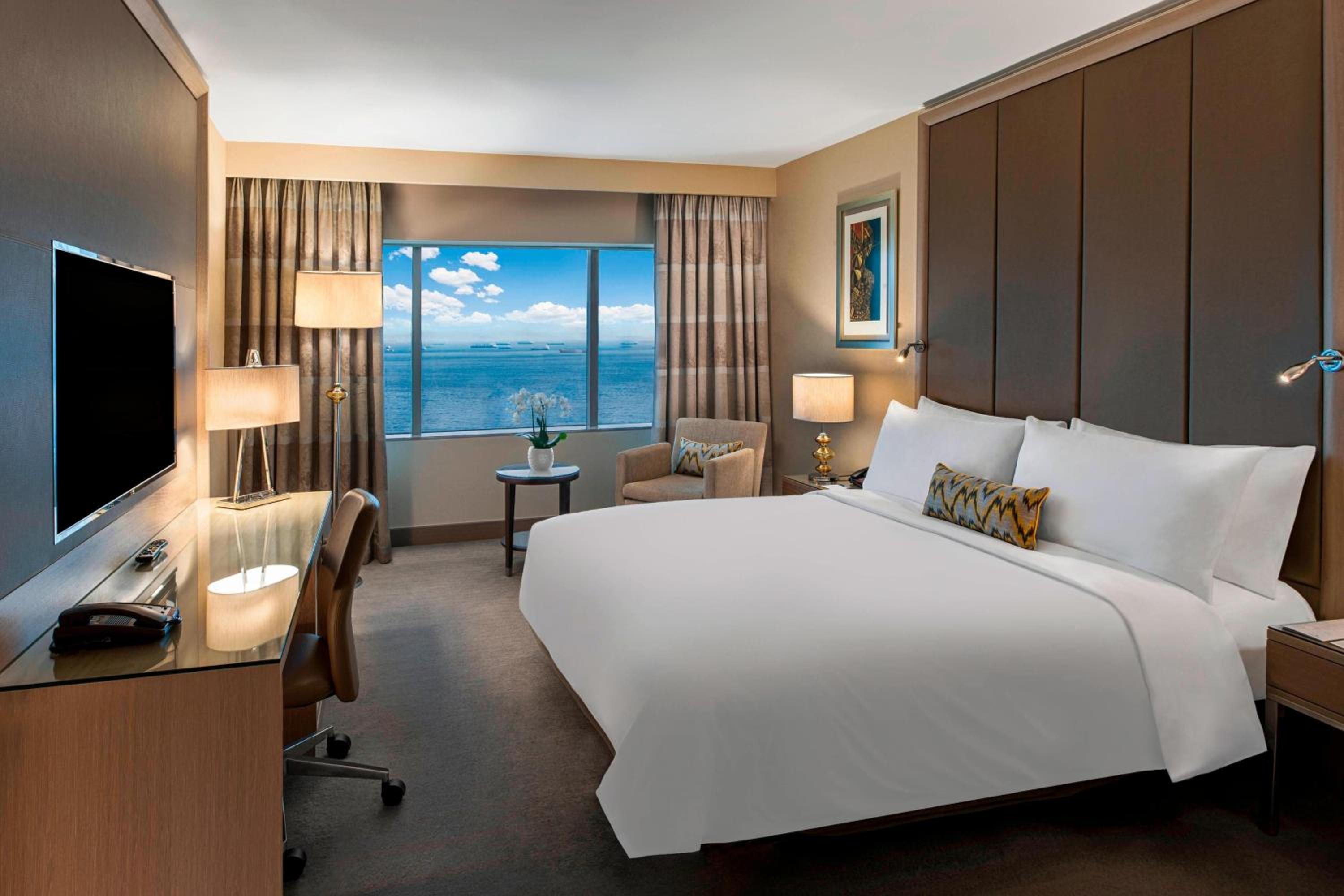 Deluxe King Room with Sea View