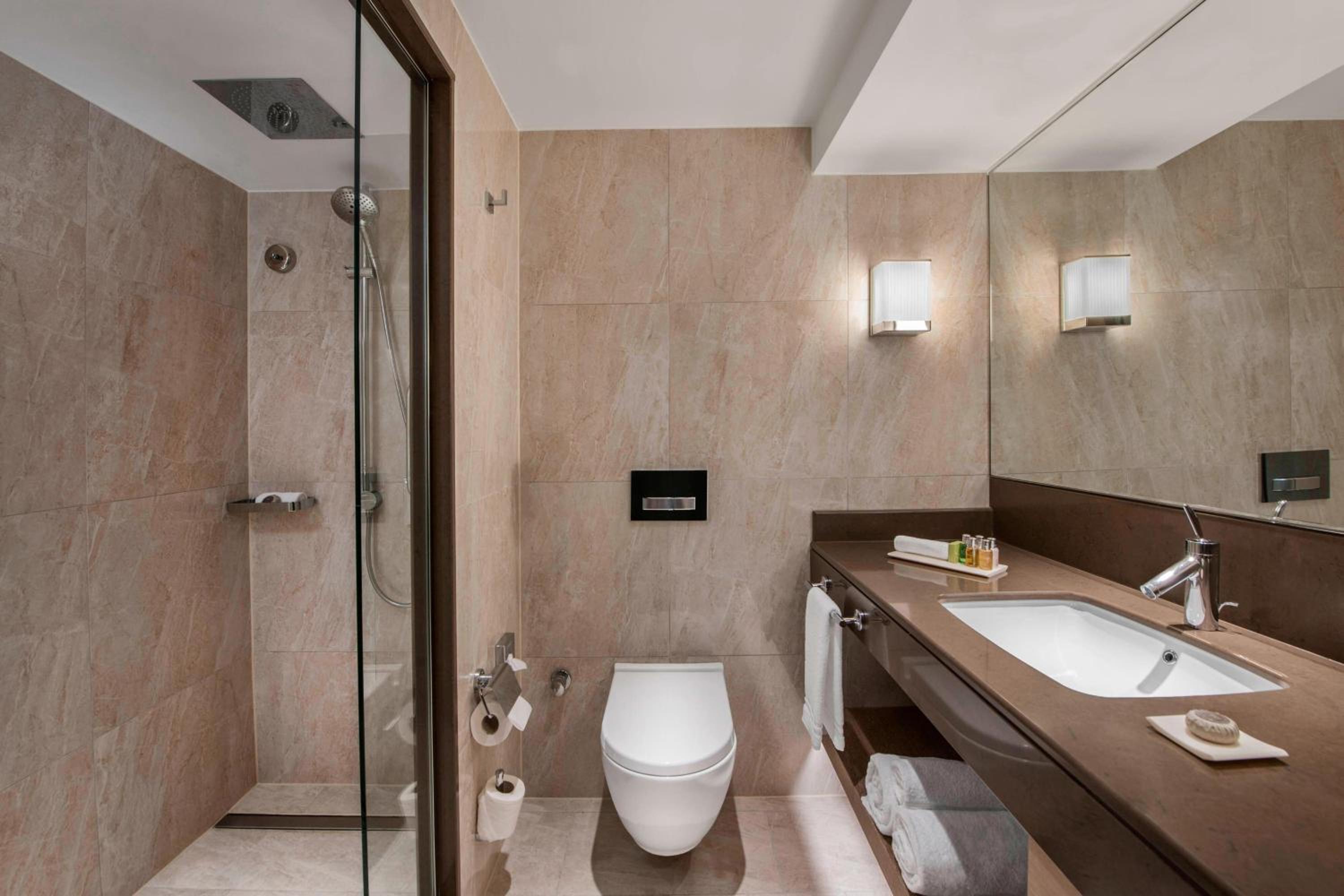 Executive King Room with City View and Club Lounge Access
