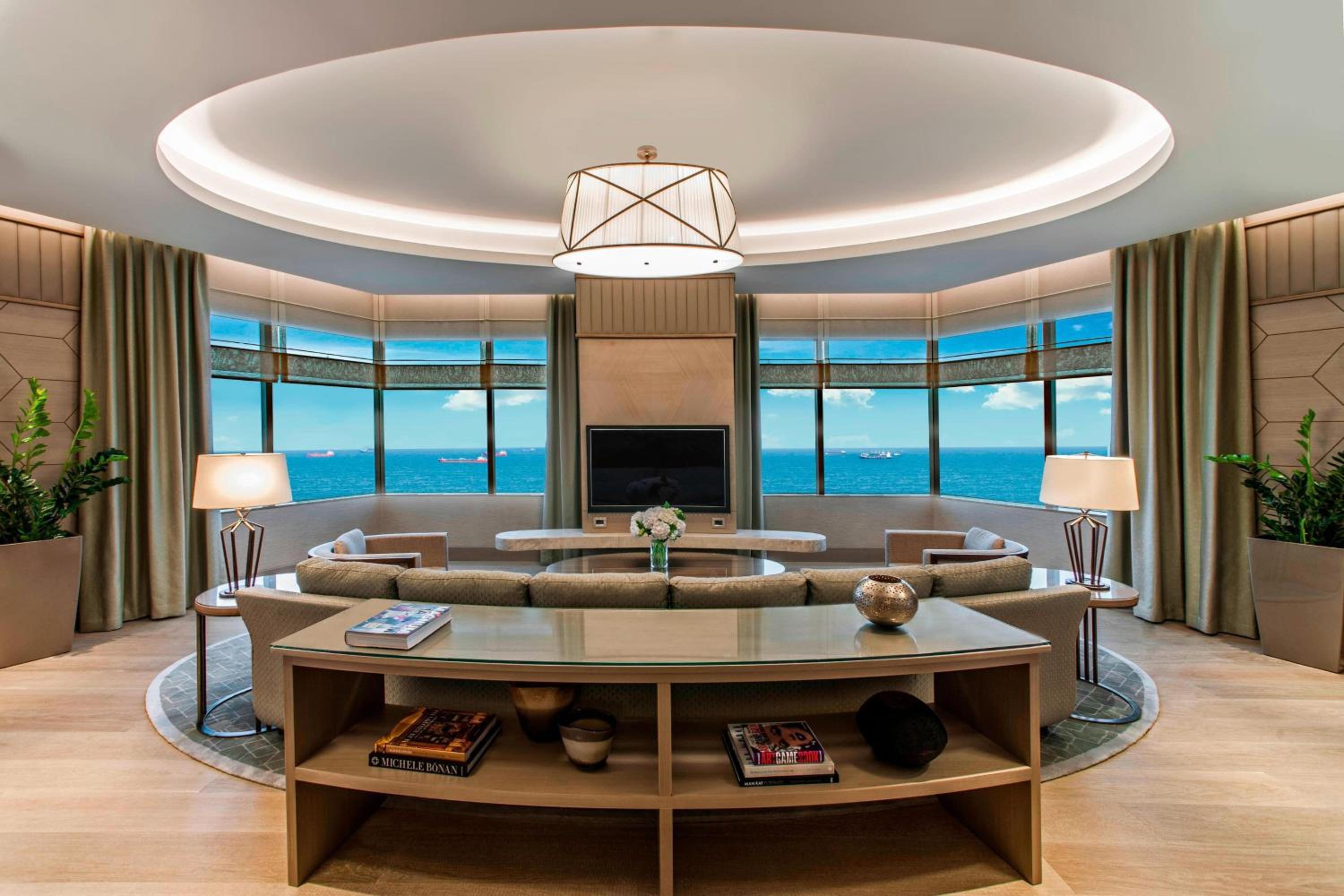 Presidential Suite, Club lounge access, 1 King, Sea view