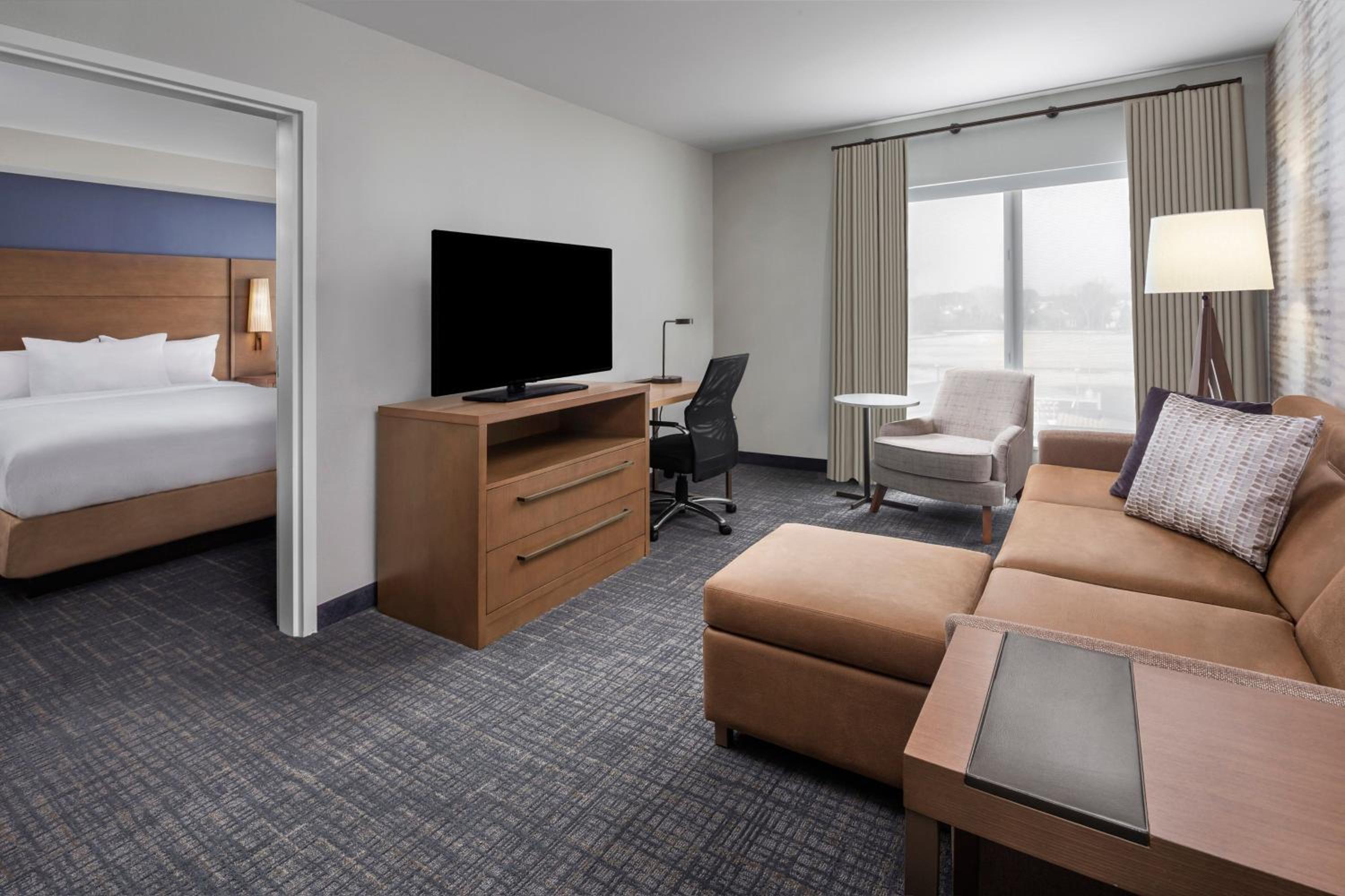 One-Bedroom Suite with Two Queen Beds and Sofa Bed - Photo 1