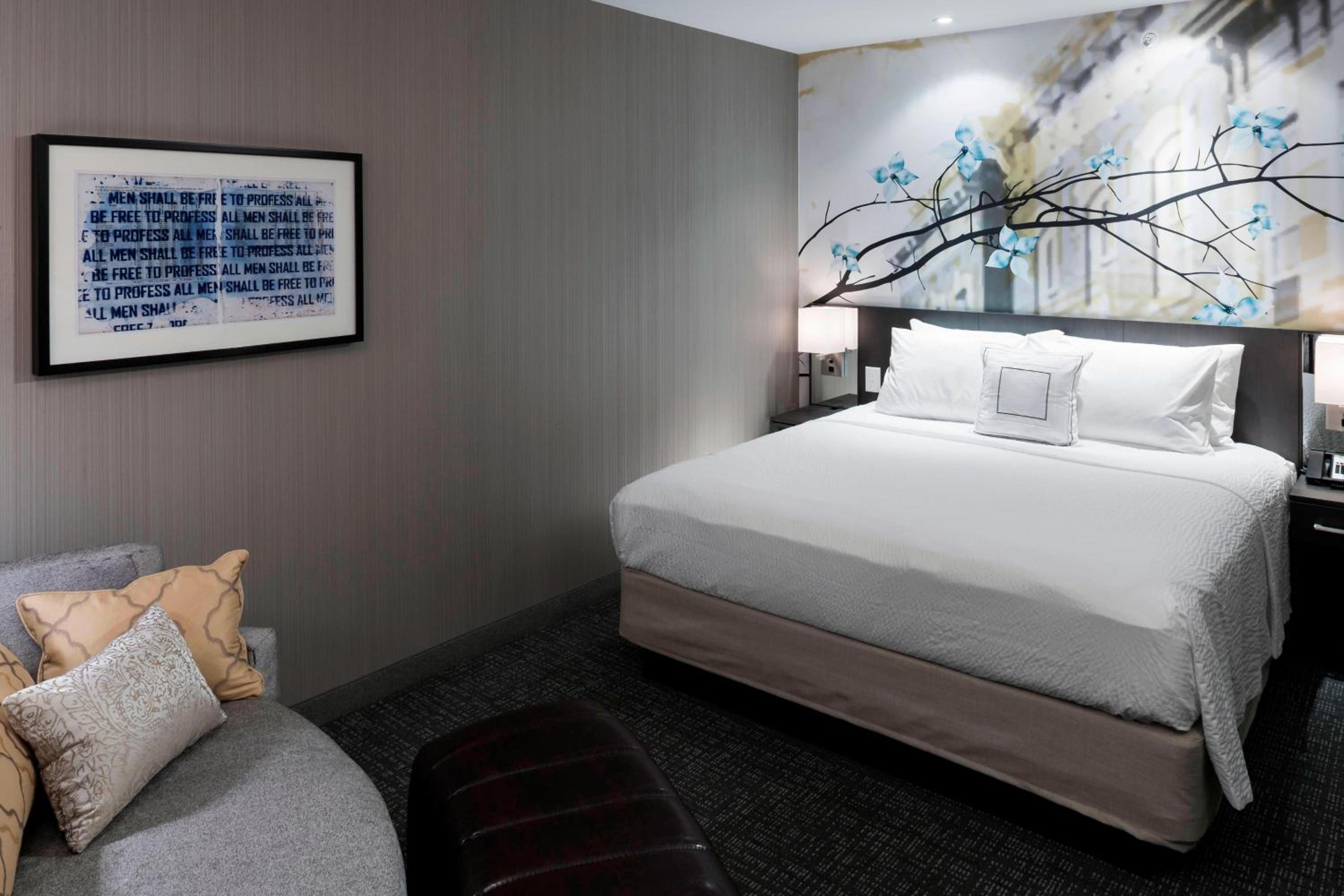 King Room with Sofa Bed - Hearing Accessible photo 1