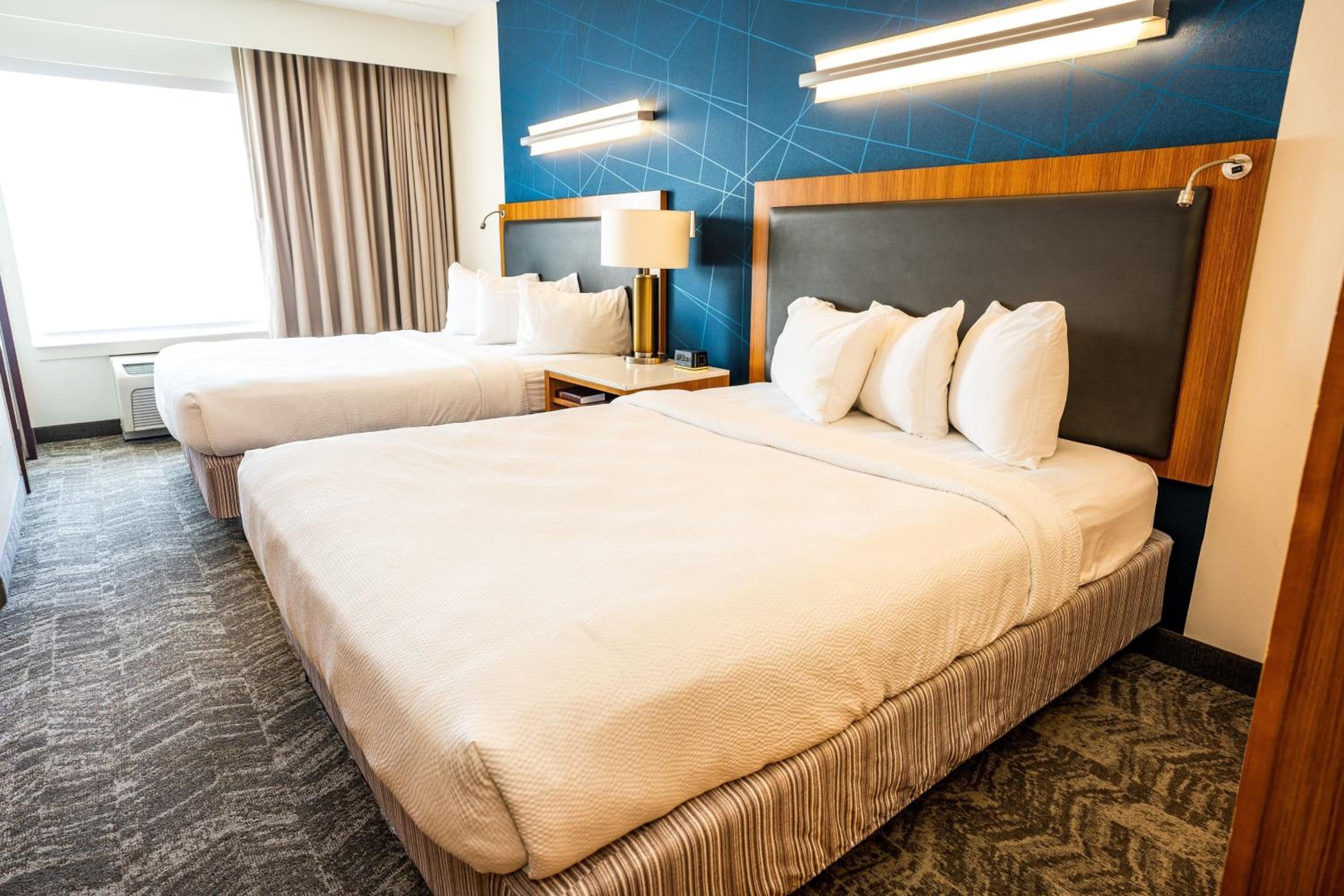 Queen Suite with Two Queen Beds and Sofa Bed - Photo 3