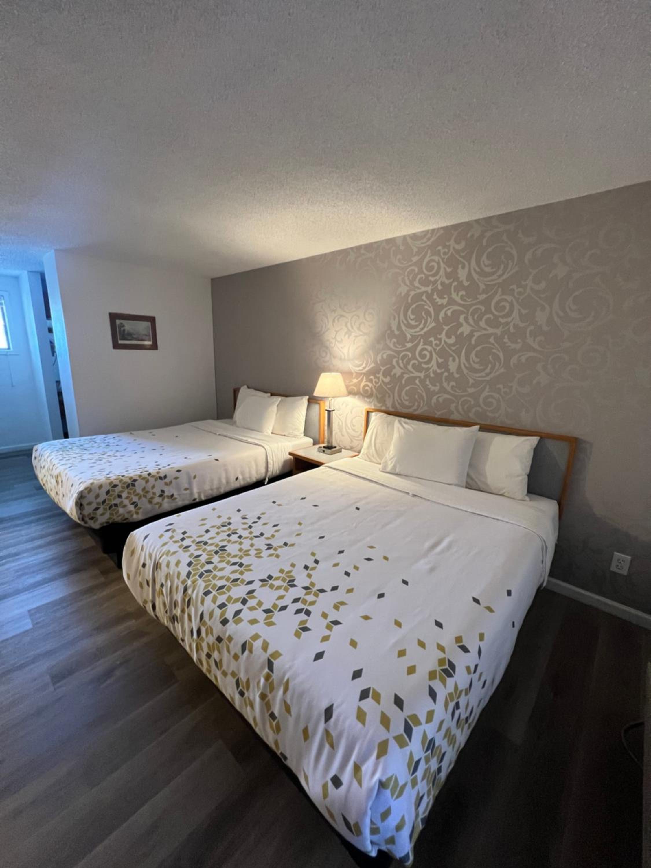 Queen Room with Two Queen Beds - Photo 22