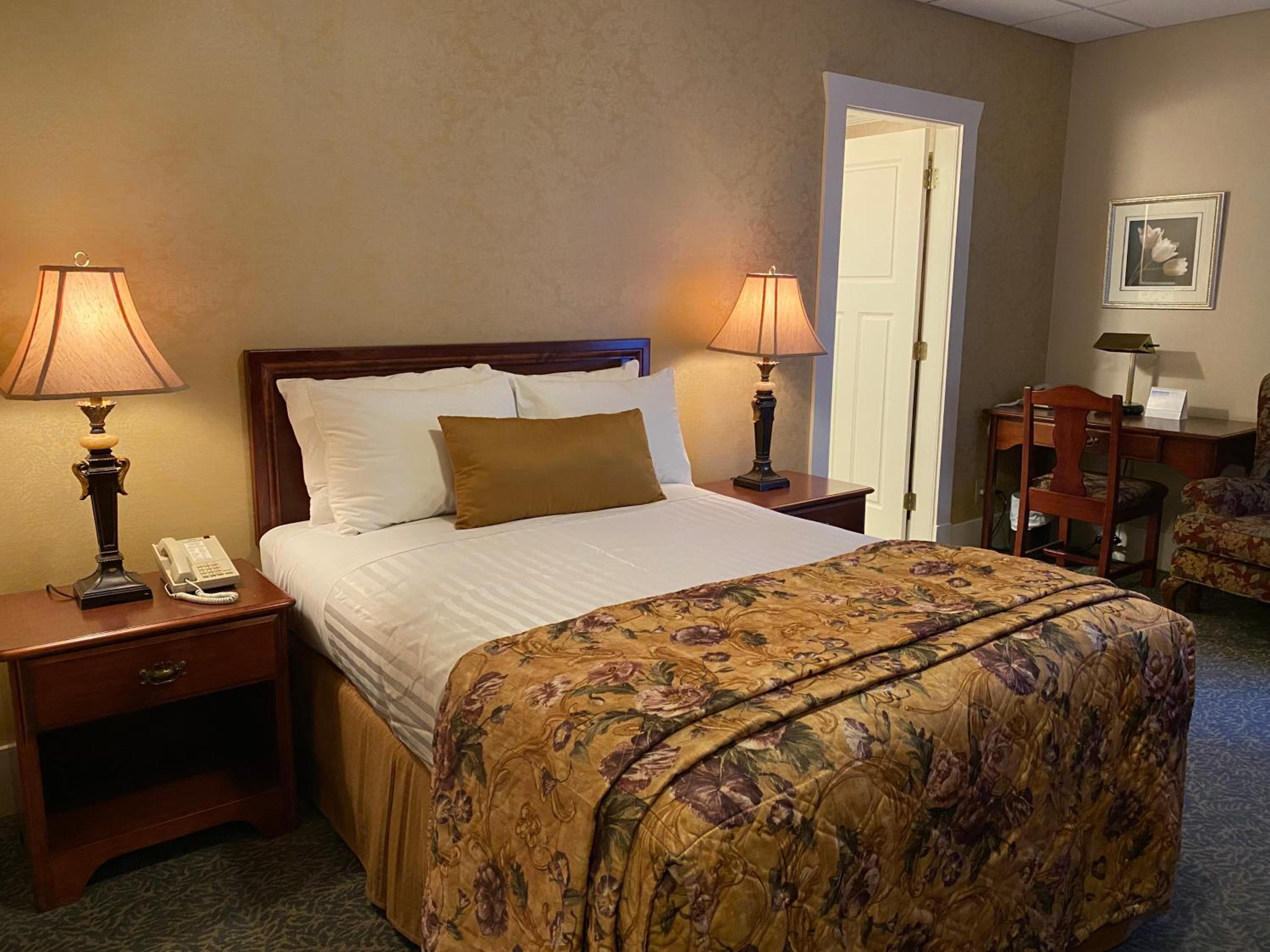 Standard Room with One Double Bed - Photo 1