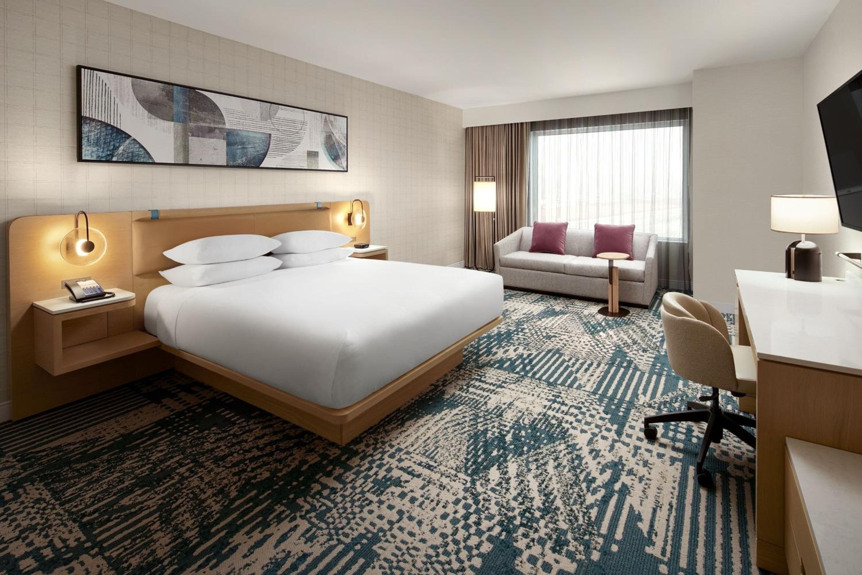 King Room with Sofa Bed - Photo 3