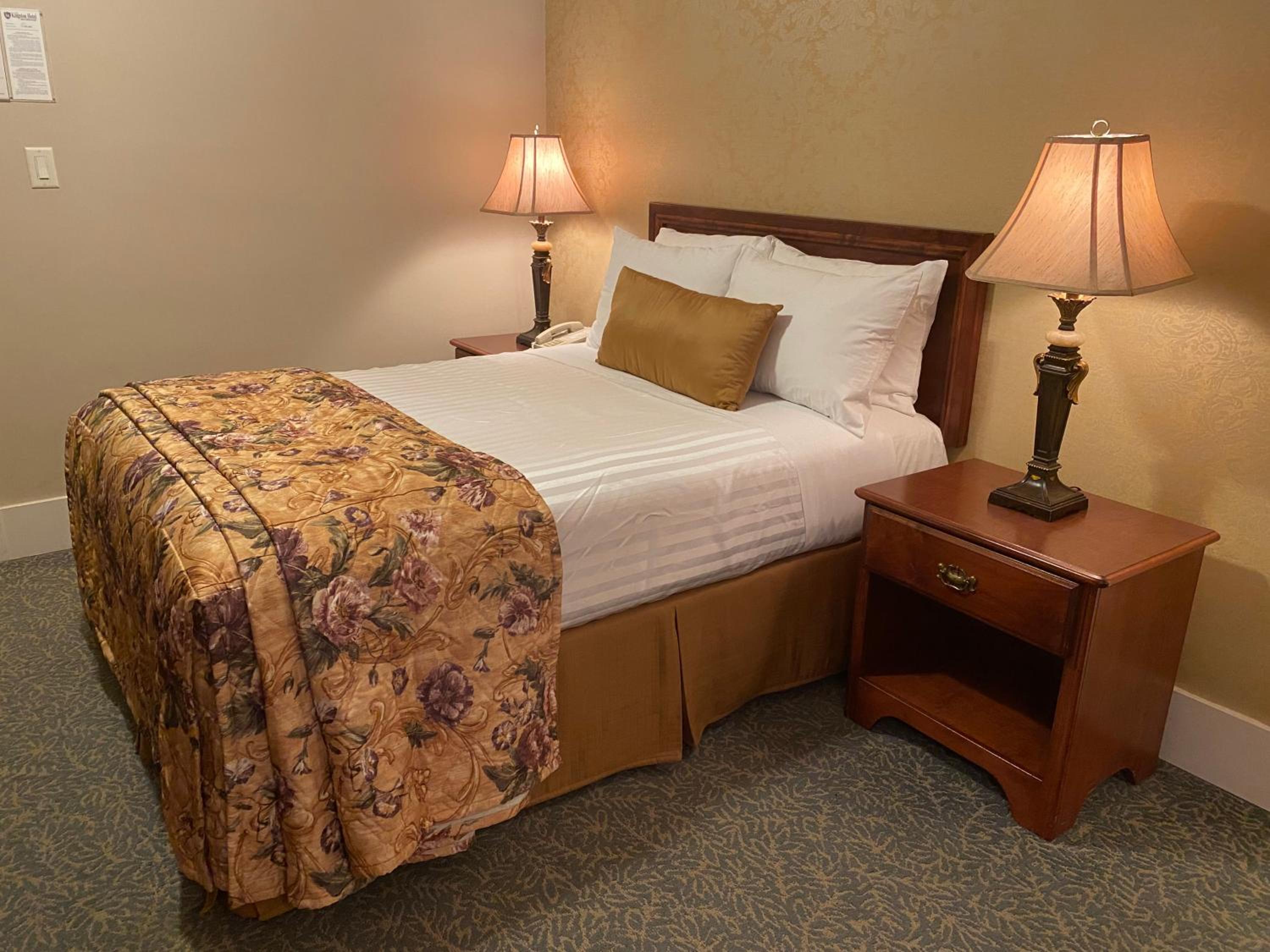 Standard Room with One Double Bed - Photo 2