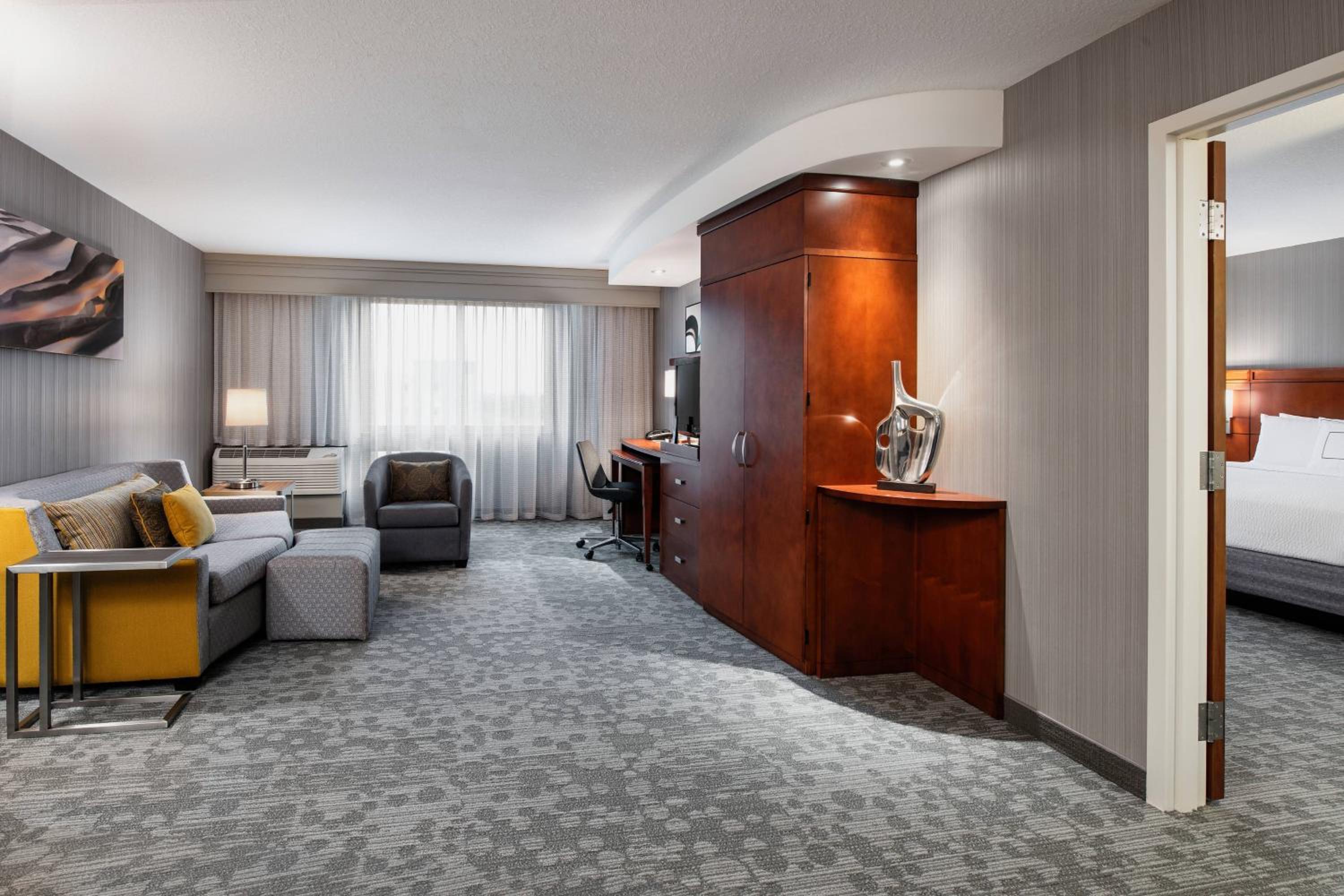One-Bedroom King Suite with Sofa Bed - Photo 2