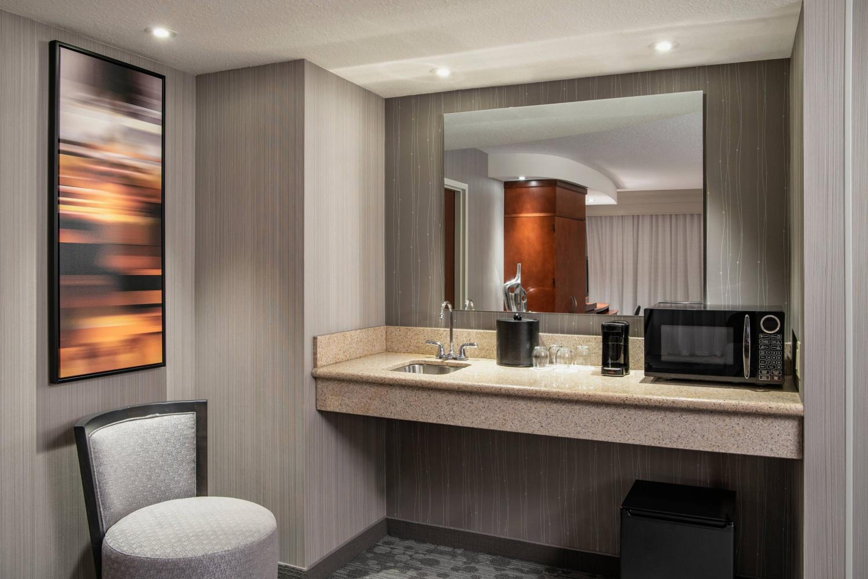 One-Bedroom King Suite with Sofa Bed - Photo 6