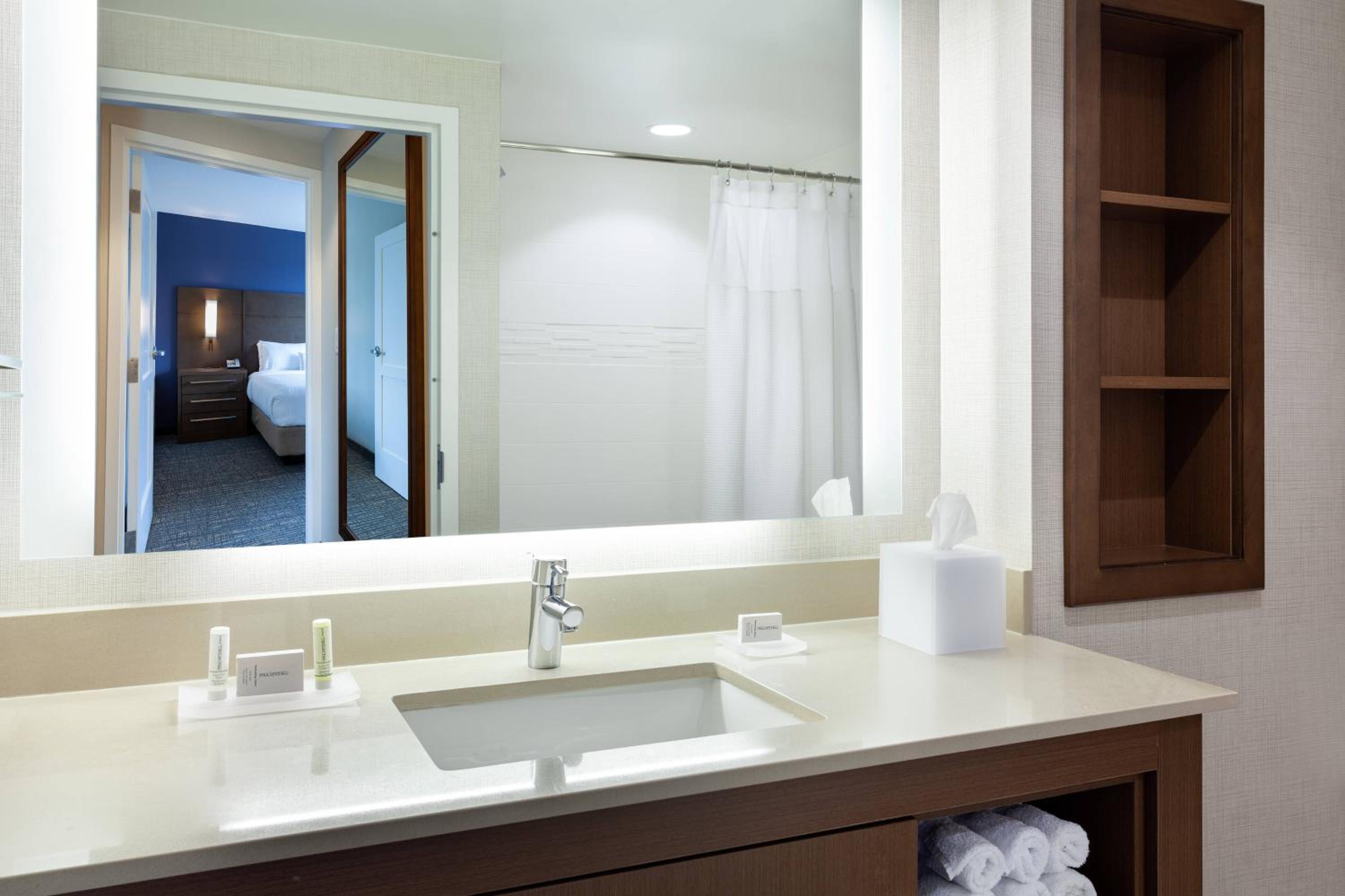 King Studio Suite with Roll-In Shower - Mobility Accessible thumbnail 5