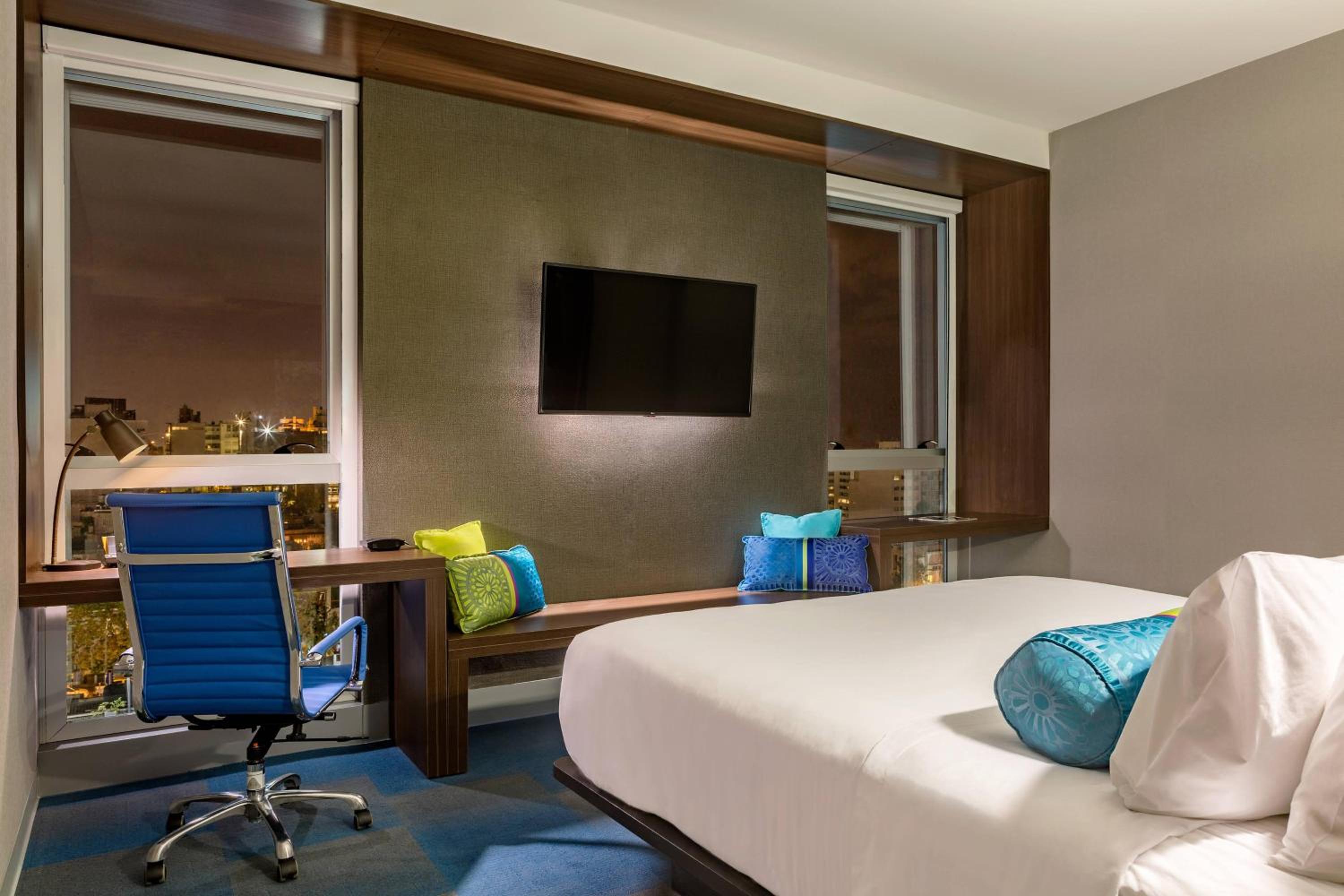 ALOFT, Guest room, 1 King, City view photo 2