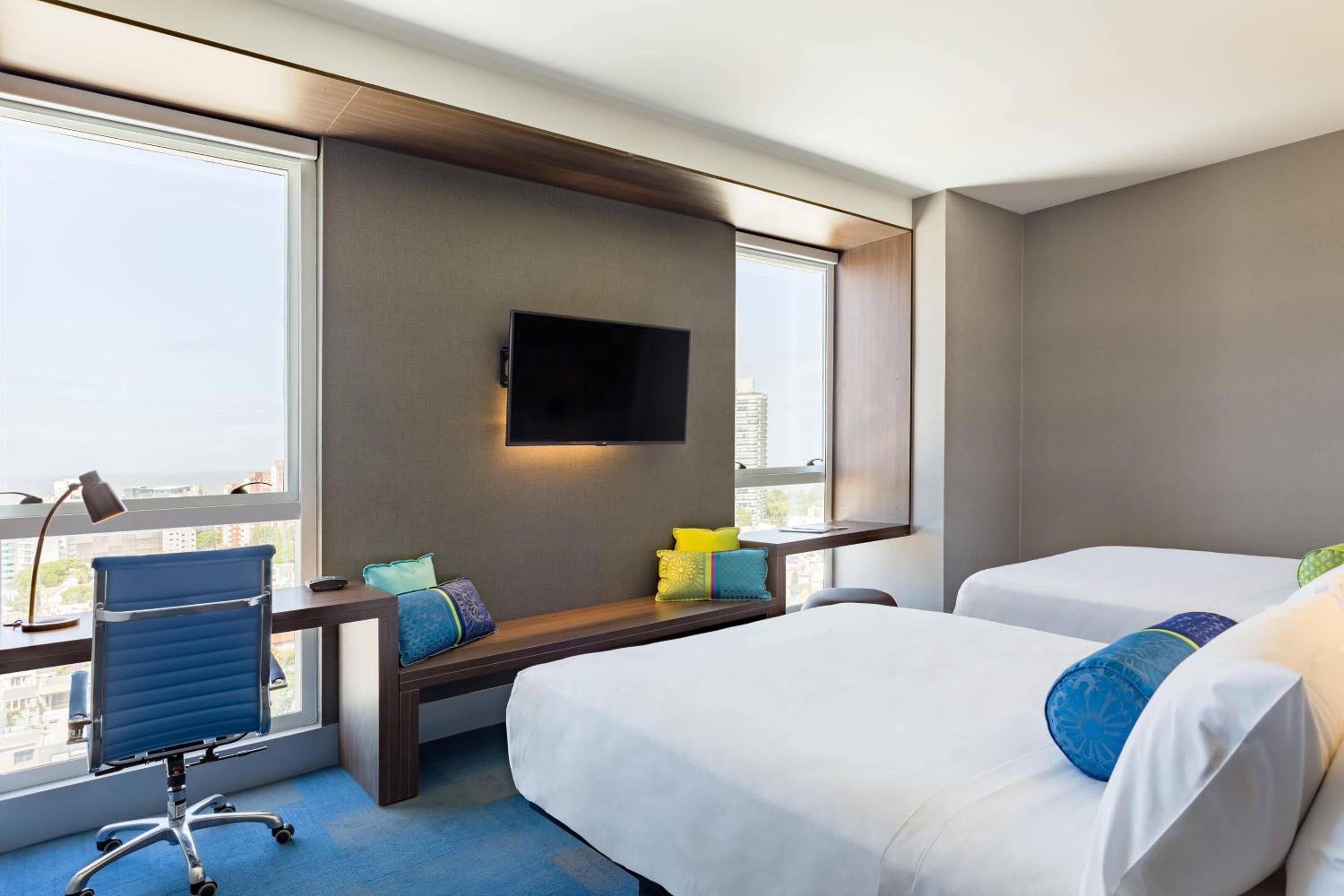 ALOFT, Guest room, 2 Queen, City view photo 1