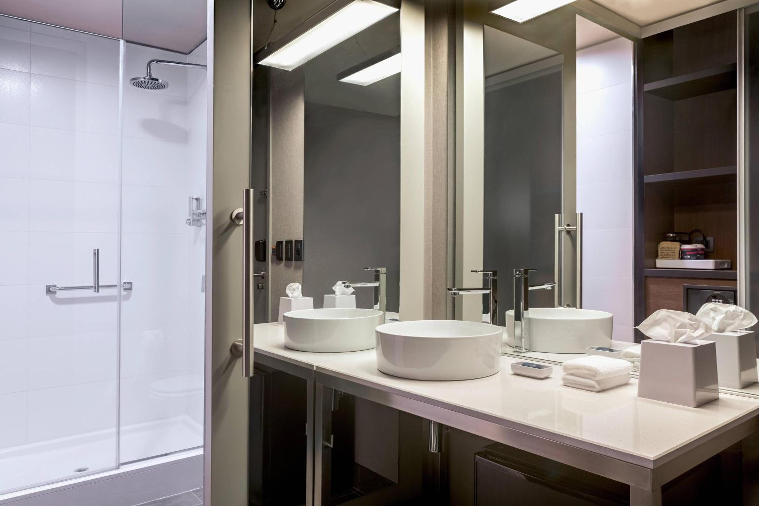 ALOFT, Guest room, 2 Queen, City view