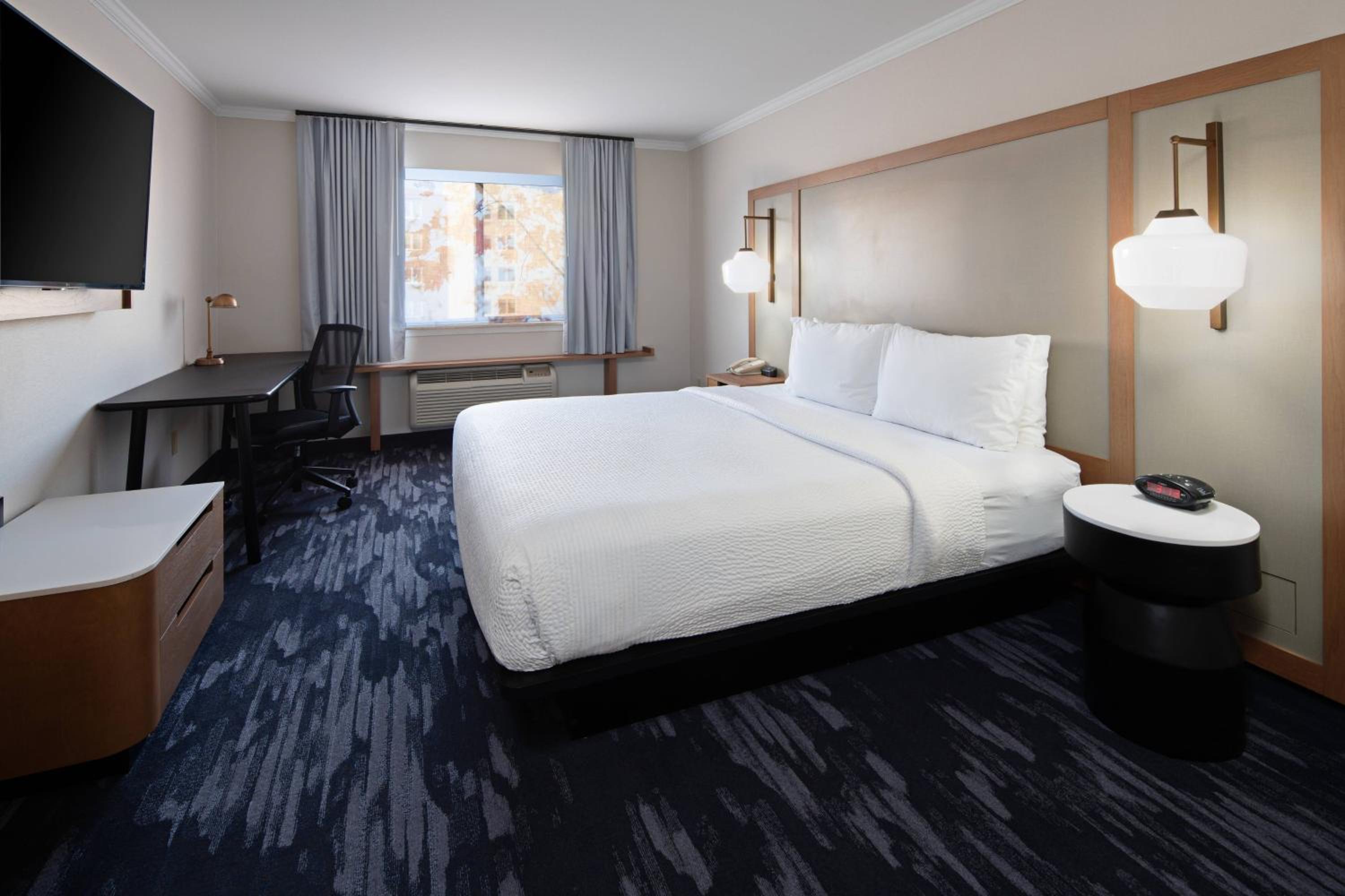 King Room with Roll-in Shower - Mobility and Hearing Accessible