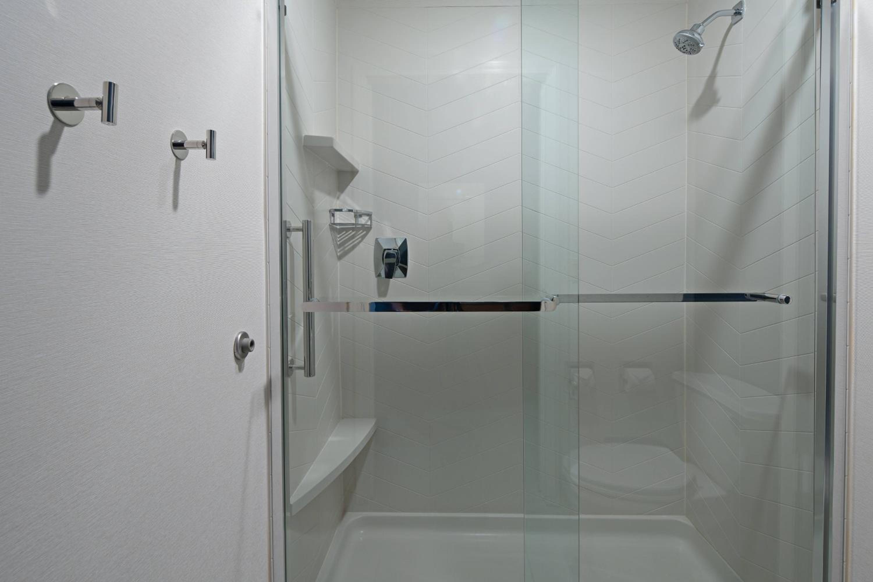 King Room with Roll-in Shower - Mobility Accessible
