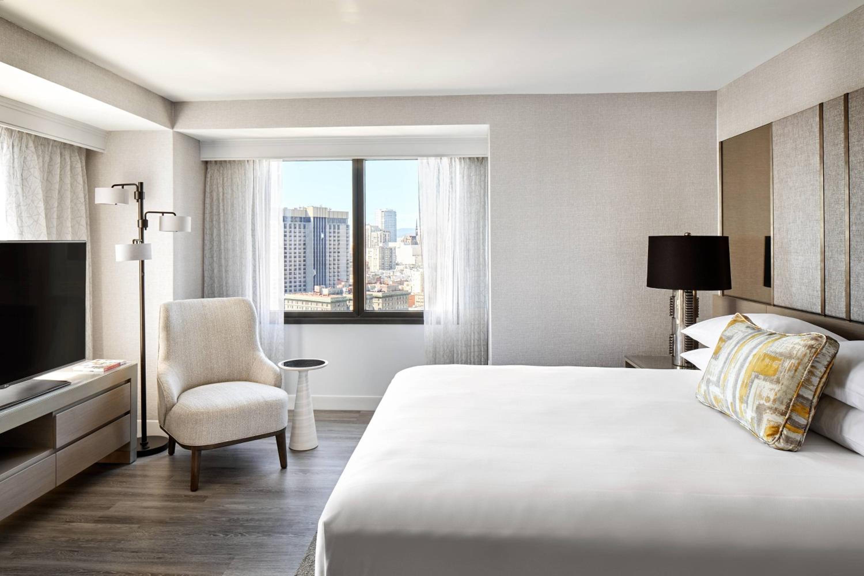 One-Bedroom King Suite with City View - Photo 1