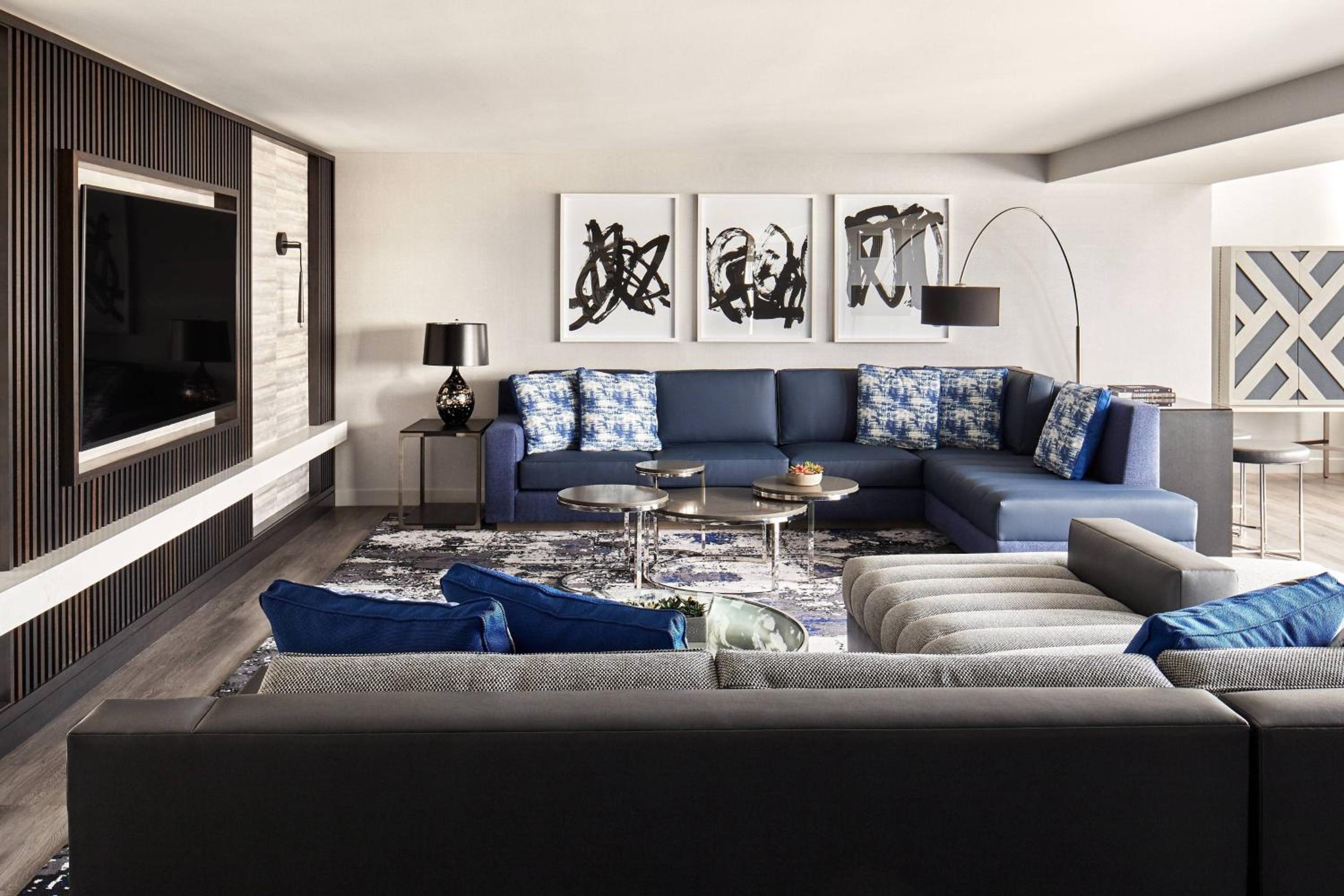 Bi-level Suite, In Loft: 1 King thumbnail 6