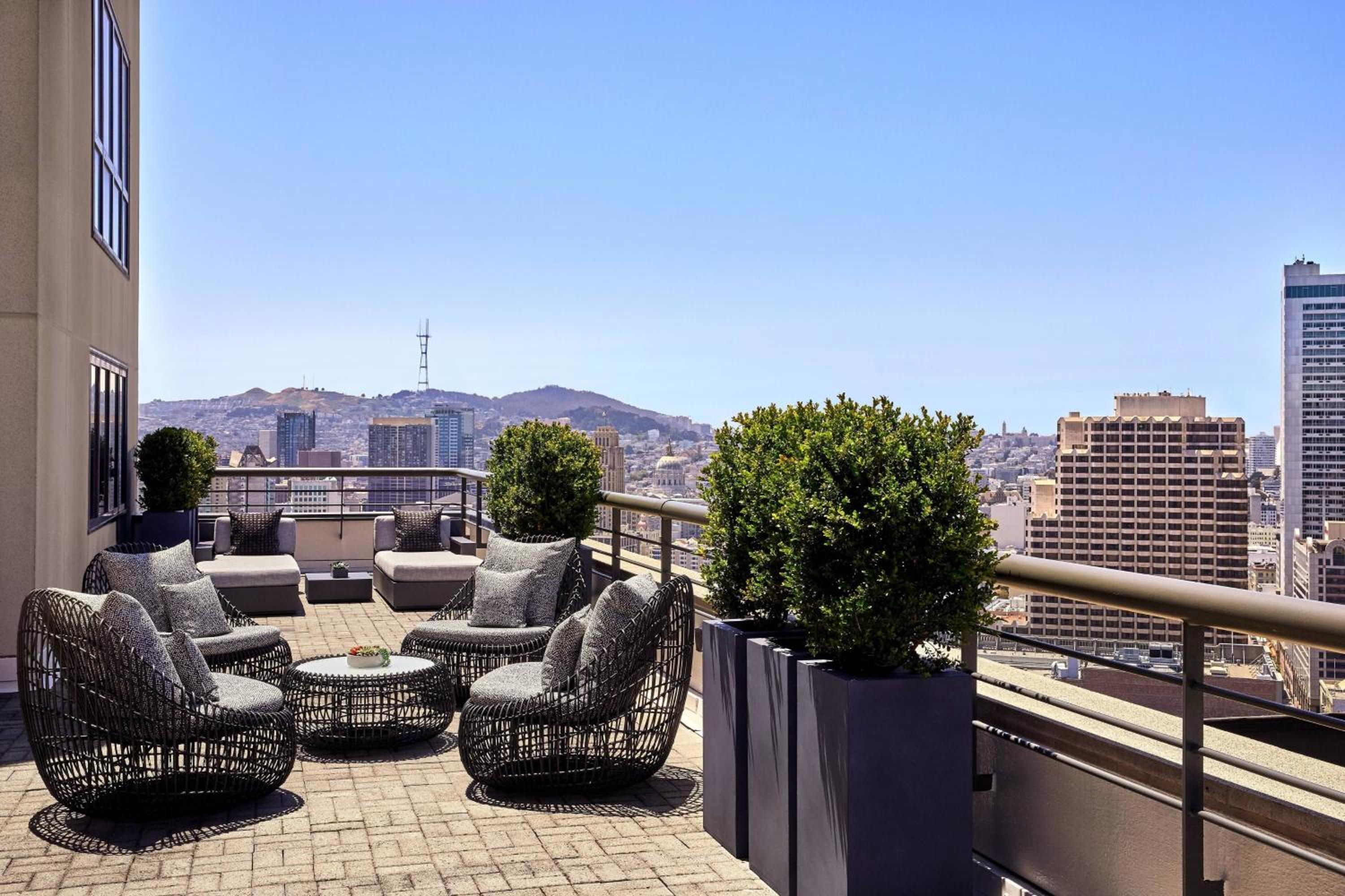 1 Bedroom Presidential Suite, 1 King, Bay view, Balcony thumbnail 5