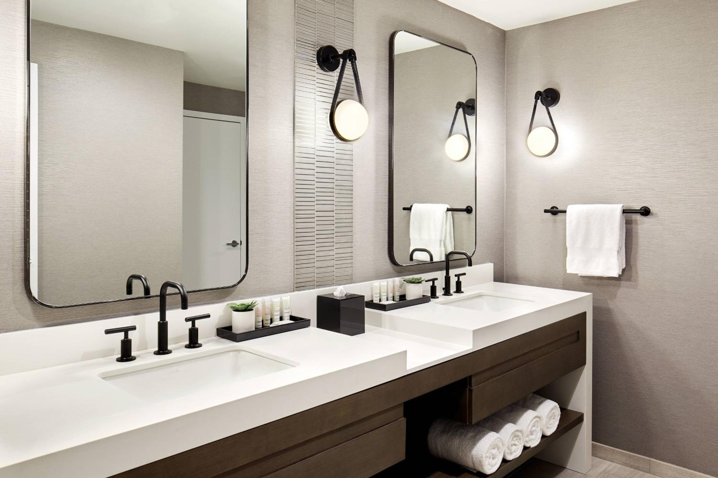 Bi-level Suite, In Loft: 1 King
