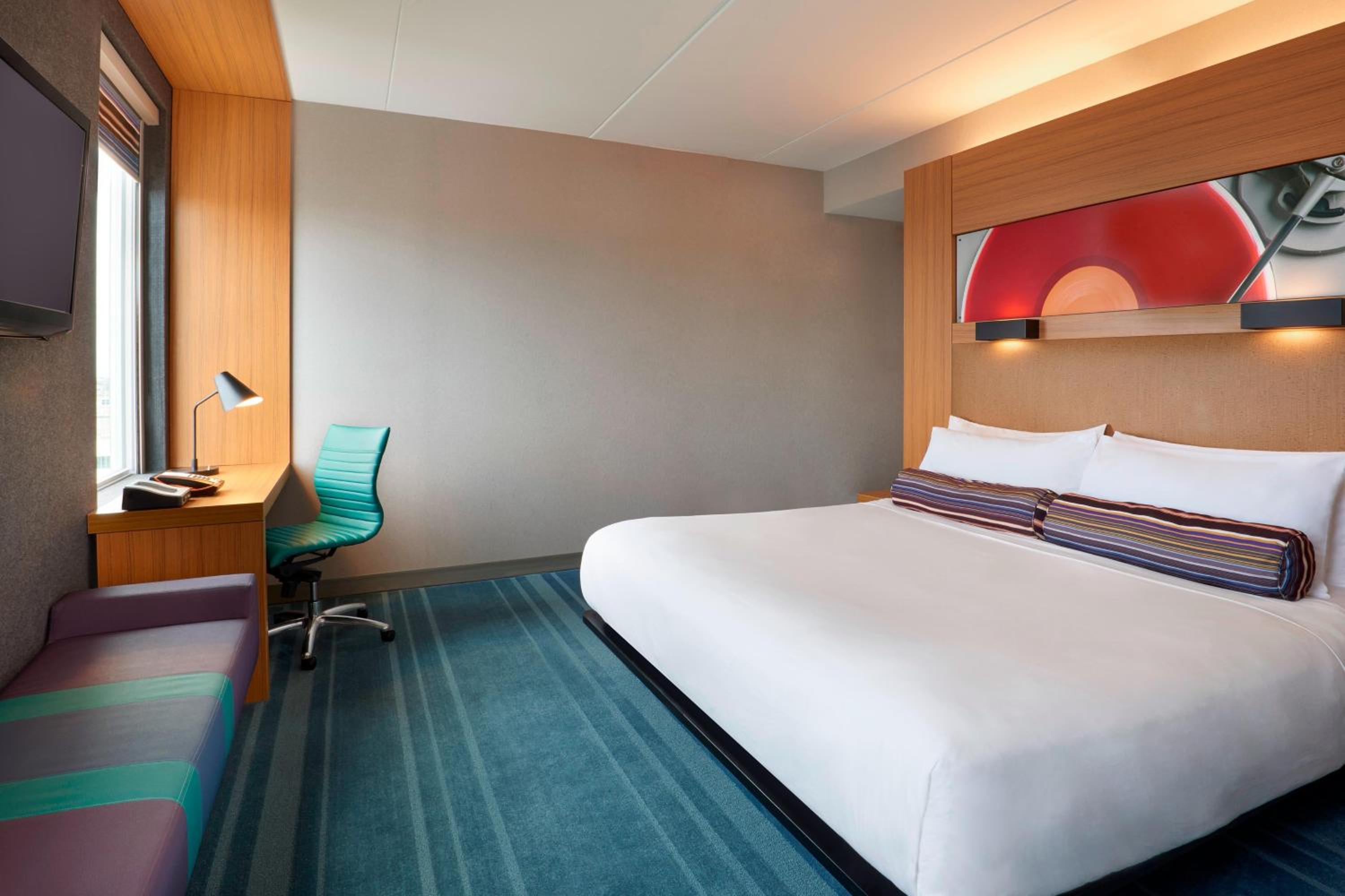 Guest Room, 1 King - Photo 1