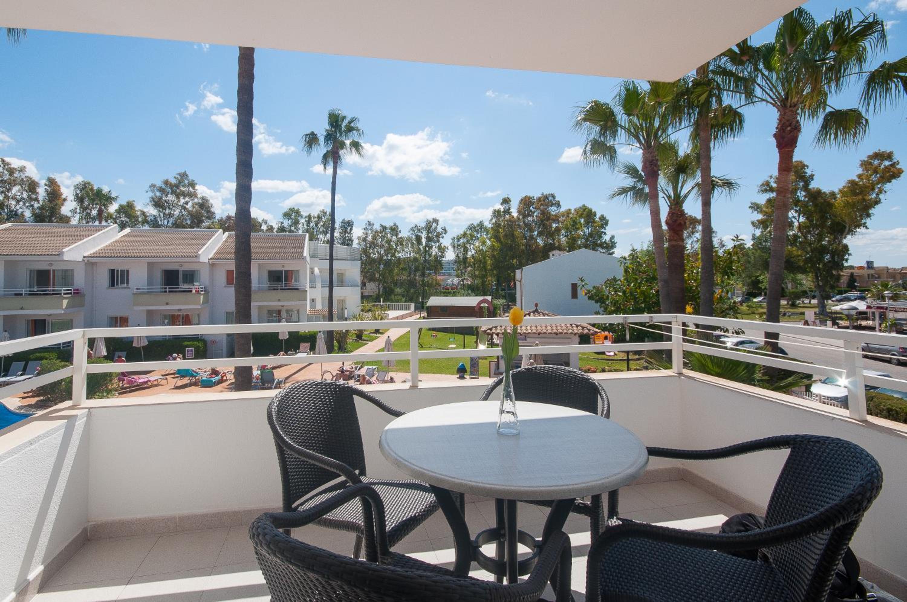 One-Bedroom Apartment with Balcony - Photo 5
