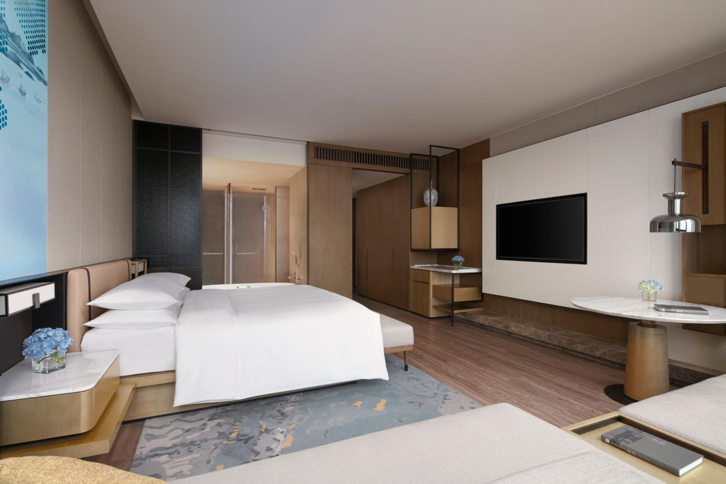 Executive King Room with City View - Executive Level photo 3