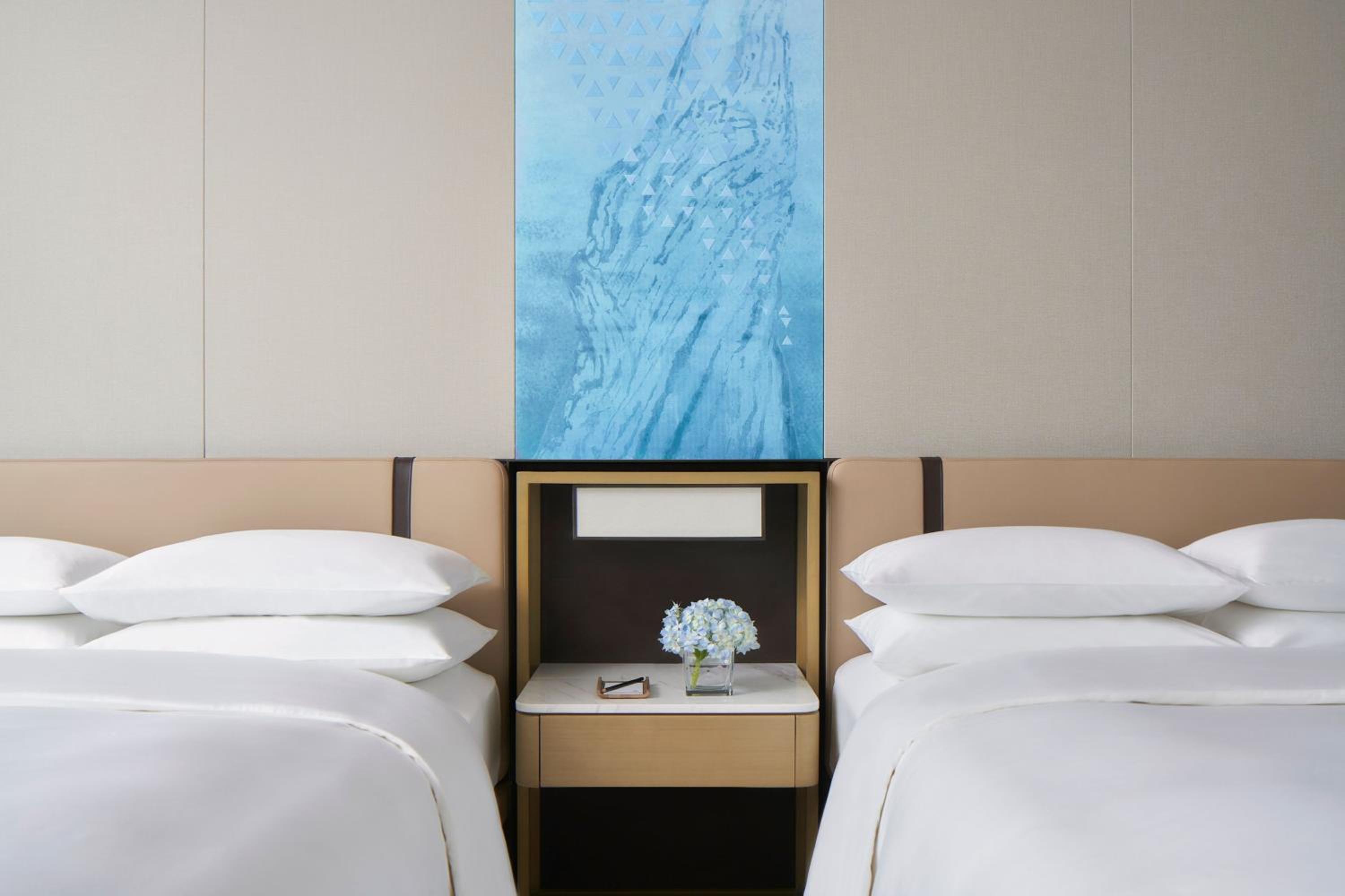 Executive Double Room with Two Double Beds and River View - Executive Level photo 3