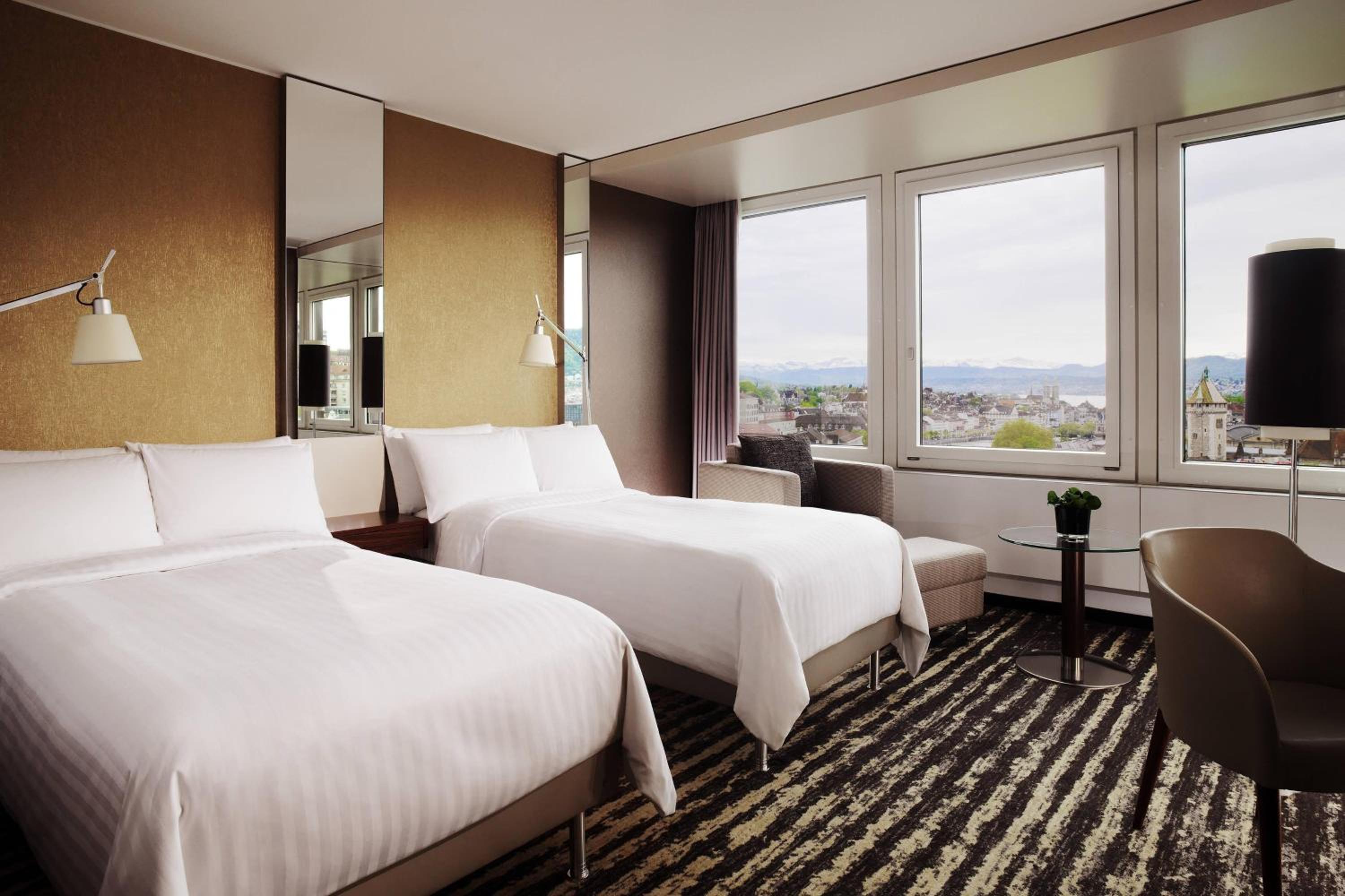 Club Twin Room with Lake View and M Club Lounge access  - Photo 1