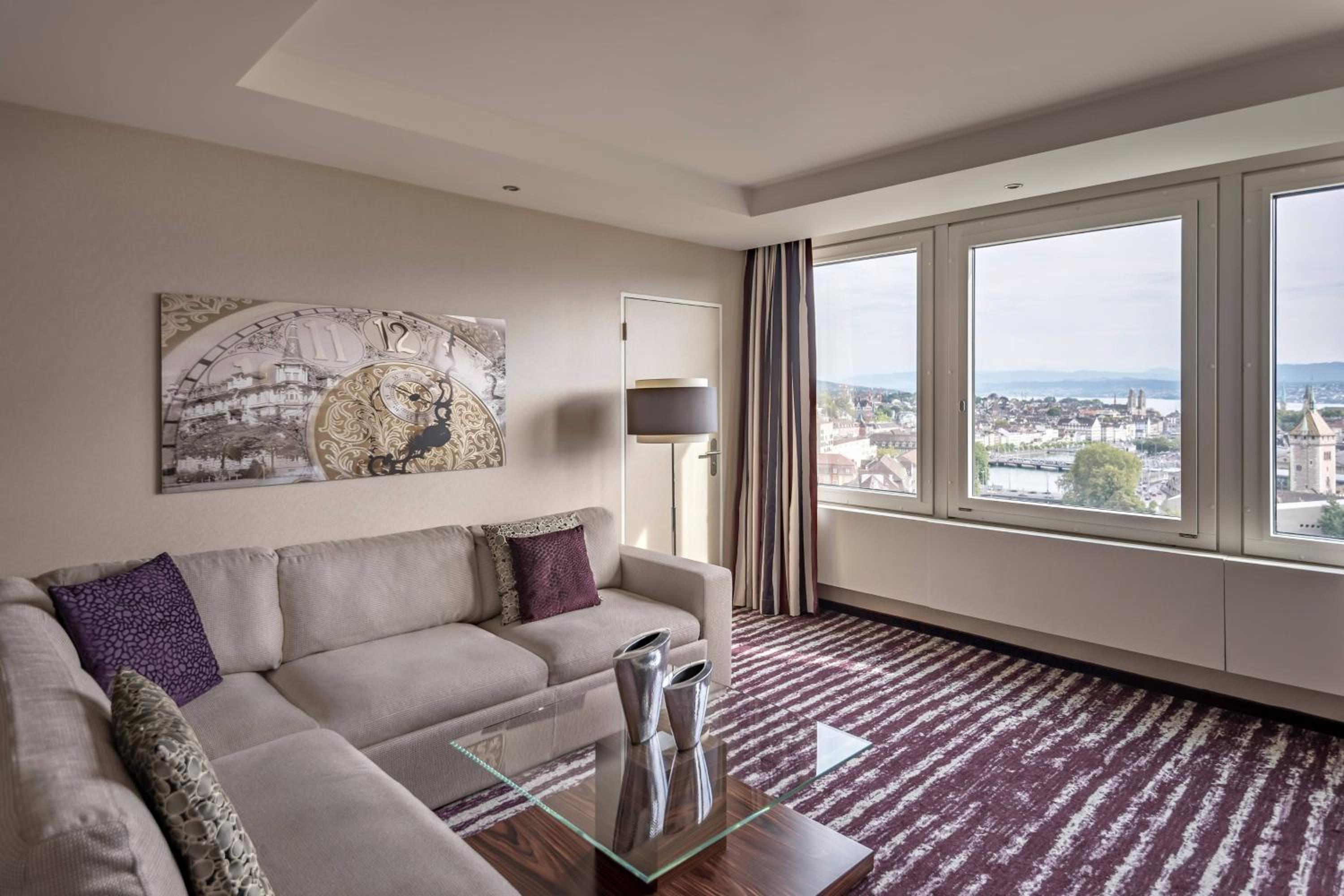 Club Suite with Club Lounge Access - Photo 7