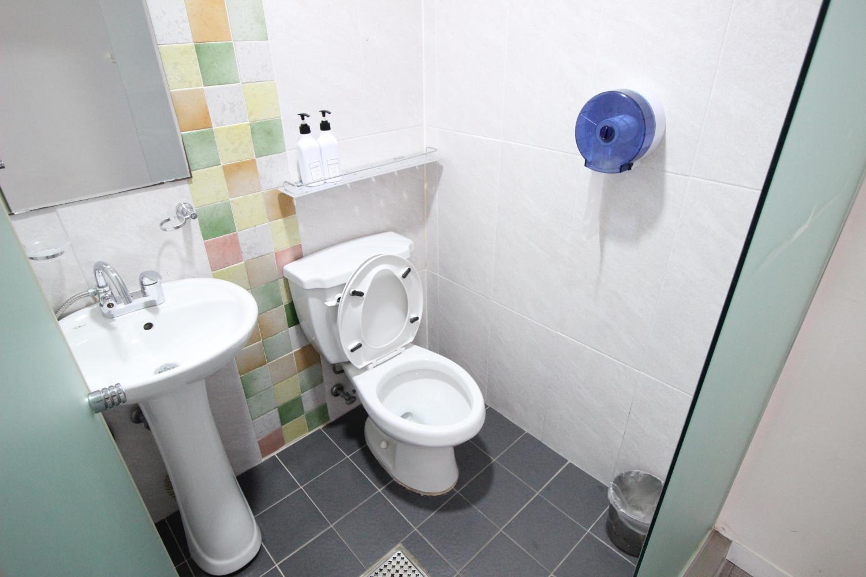 Twin Room - Photo 7