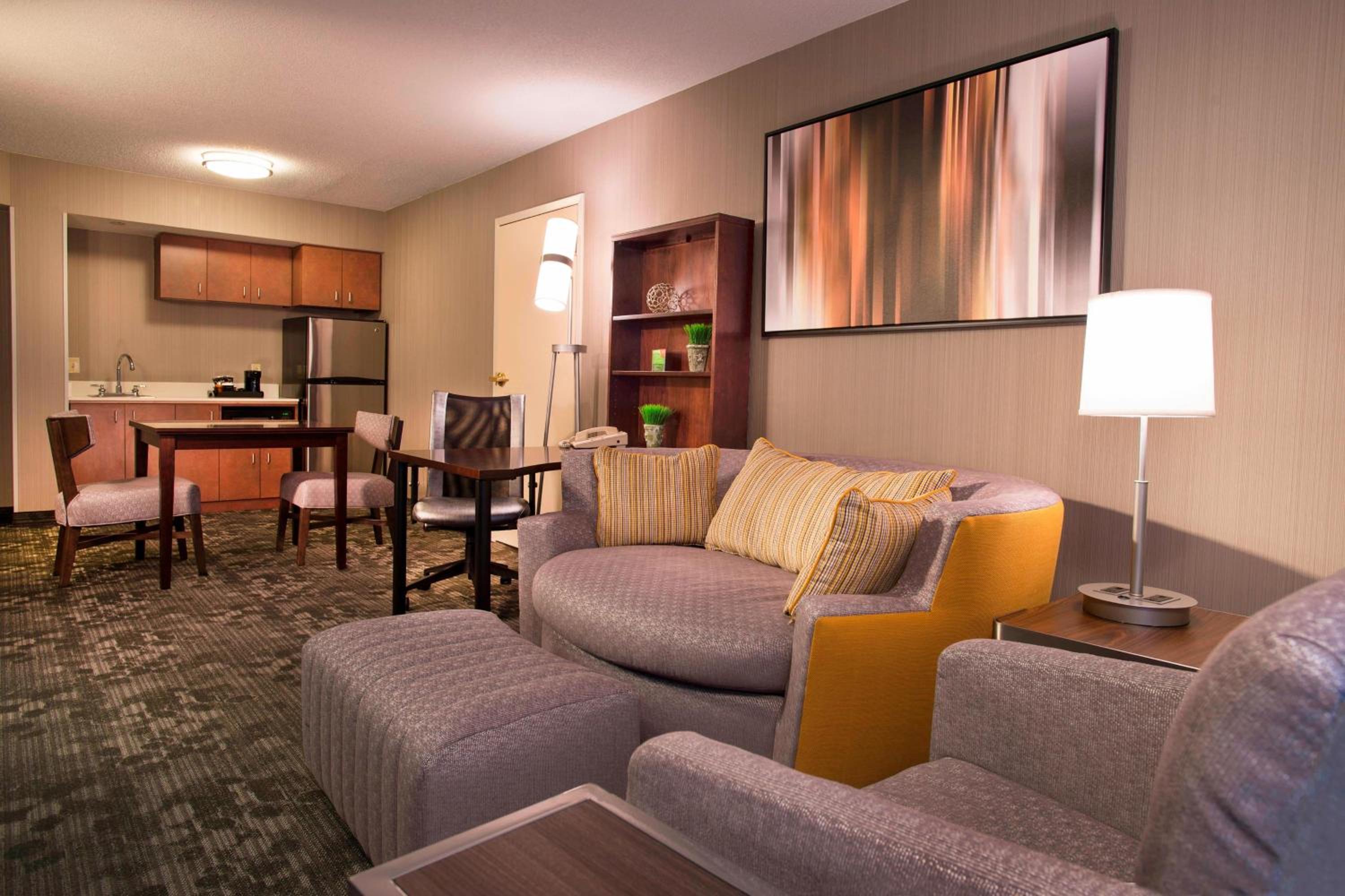 1 Bedroom Suite, 1 King, Balcony