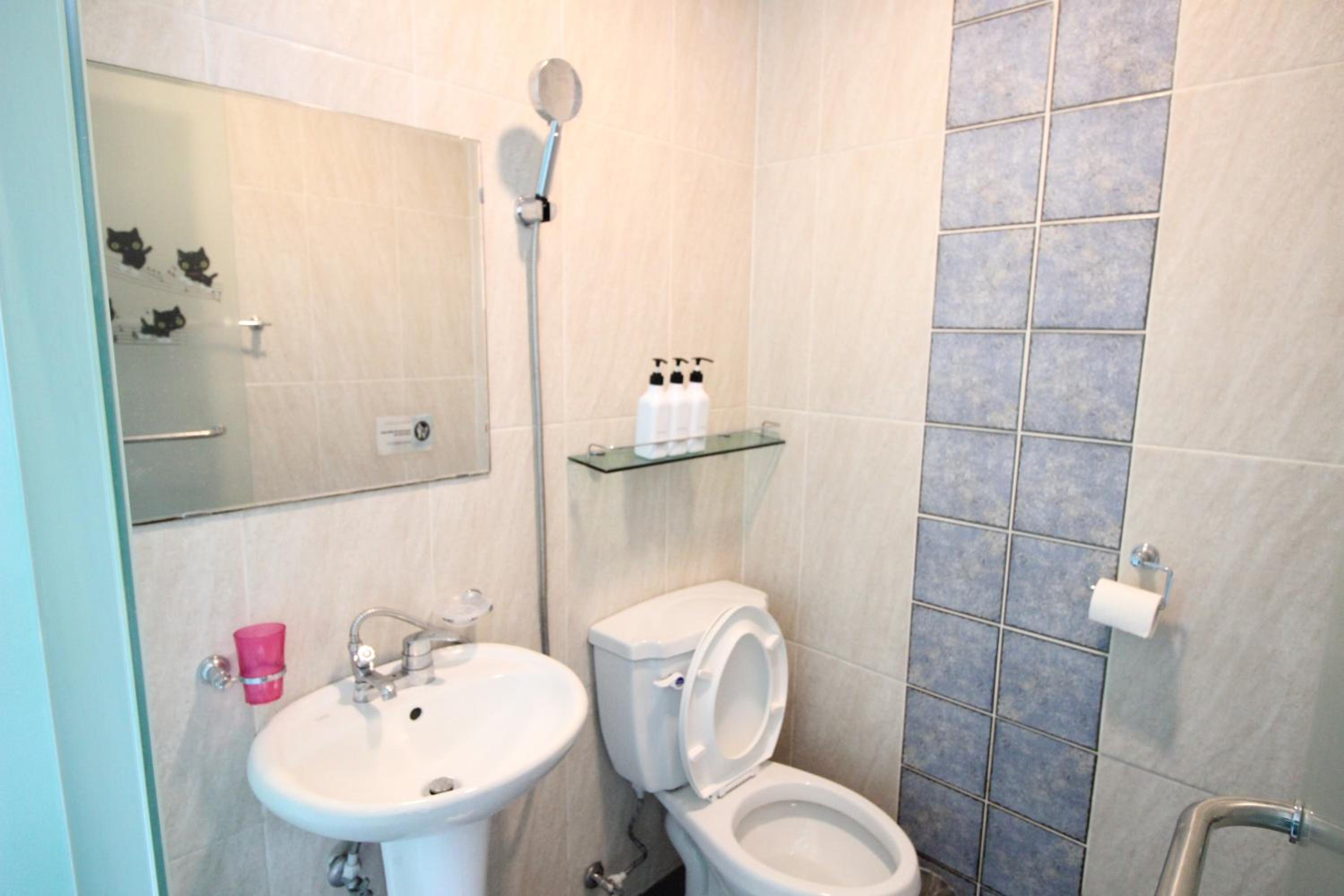 Economy Triple Room - Photo 7