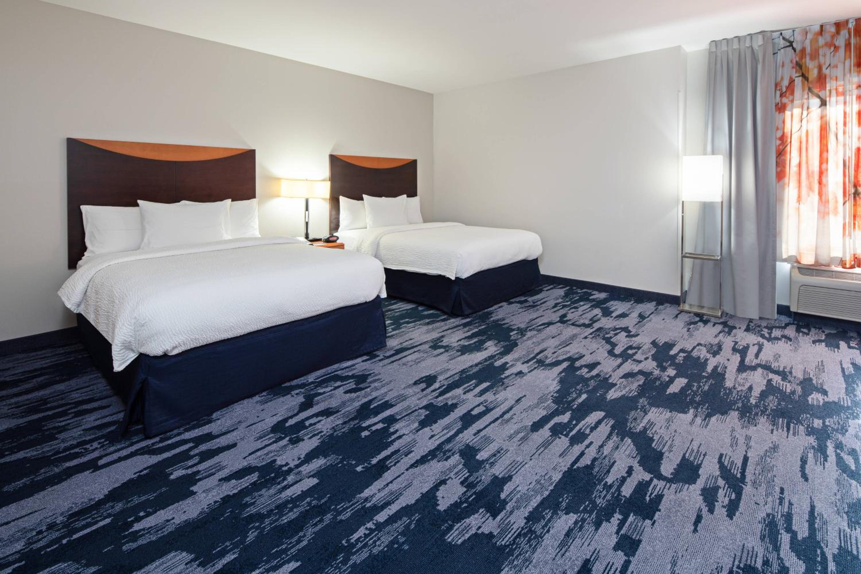Queen Room with Two Queen Beds - Photo 6
