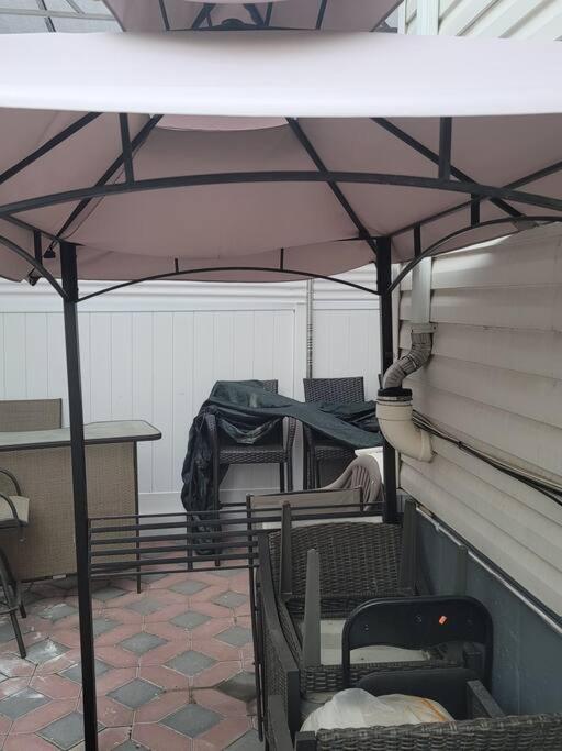 Queen Room With Shared Bathroom photo 3