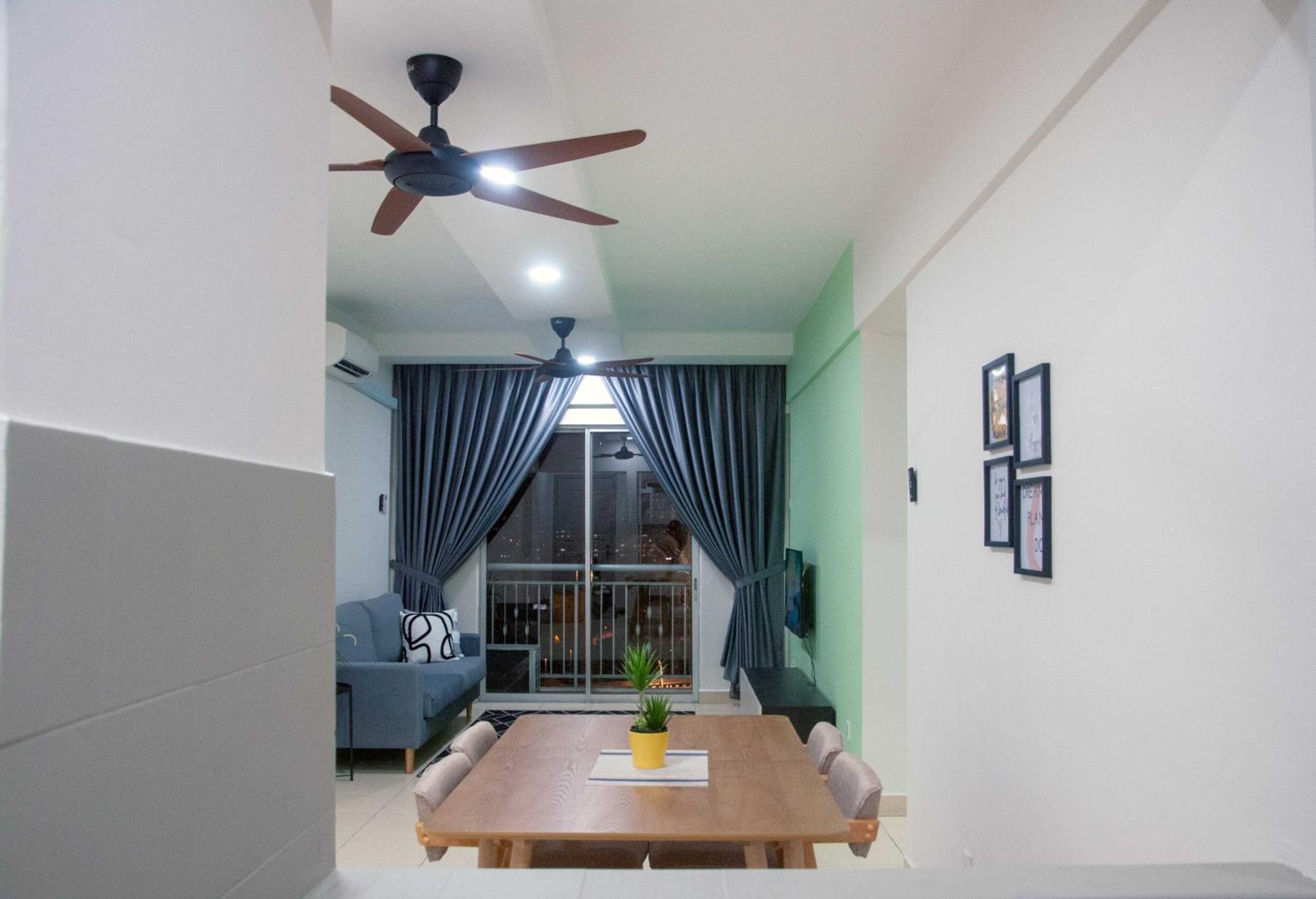 Three-Bedroom Apartment photo 2