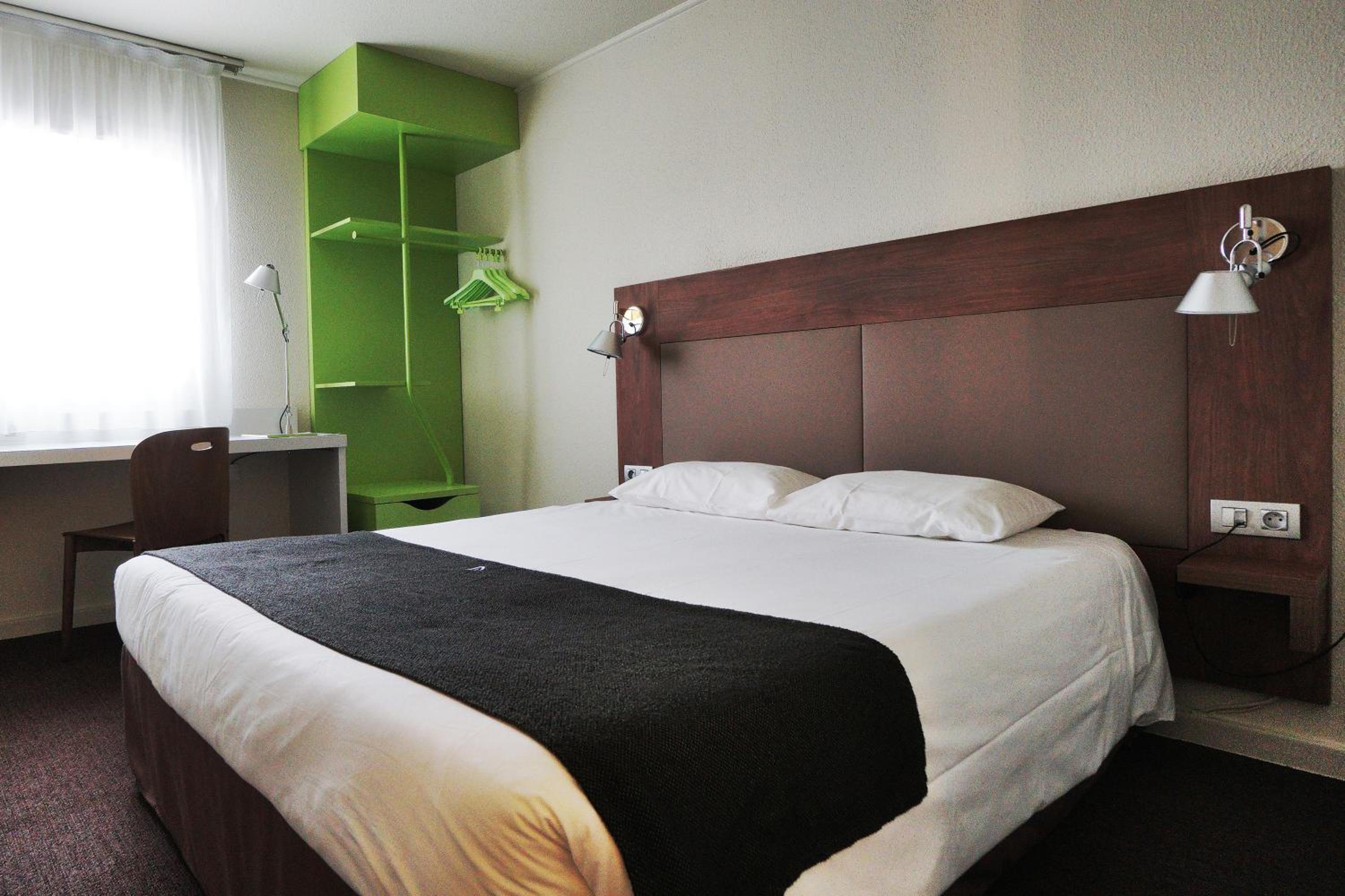 Standard Double Room - Photo 9