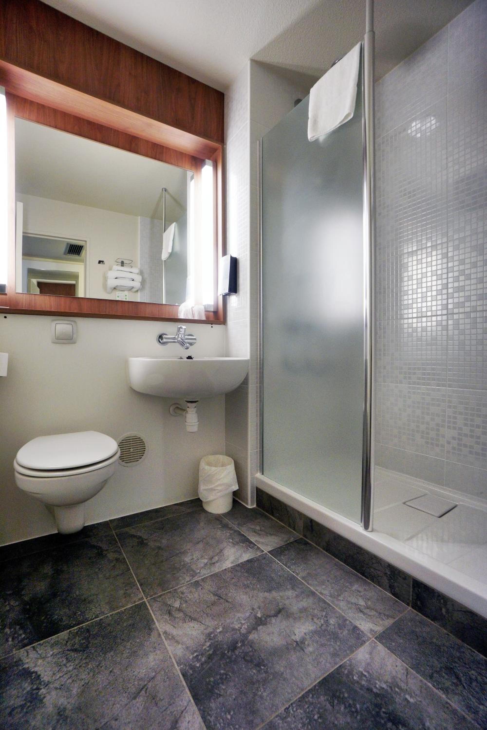 Standard Double Room - Photo 3