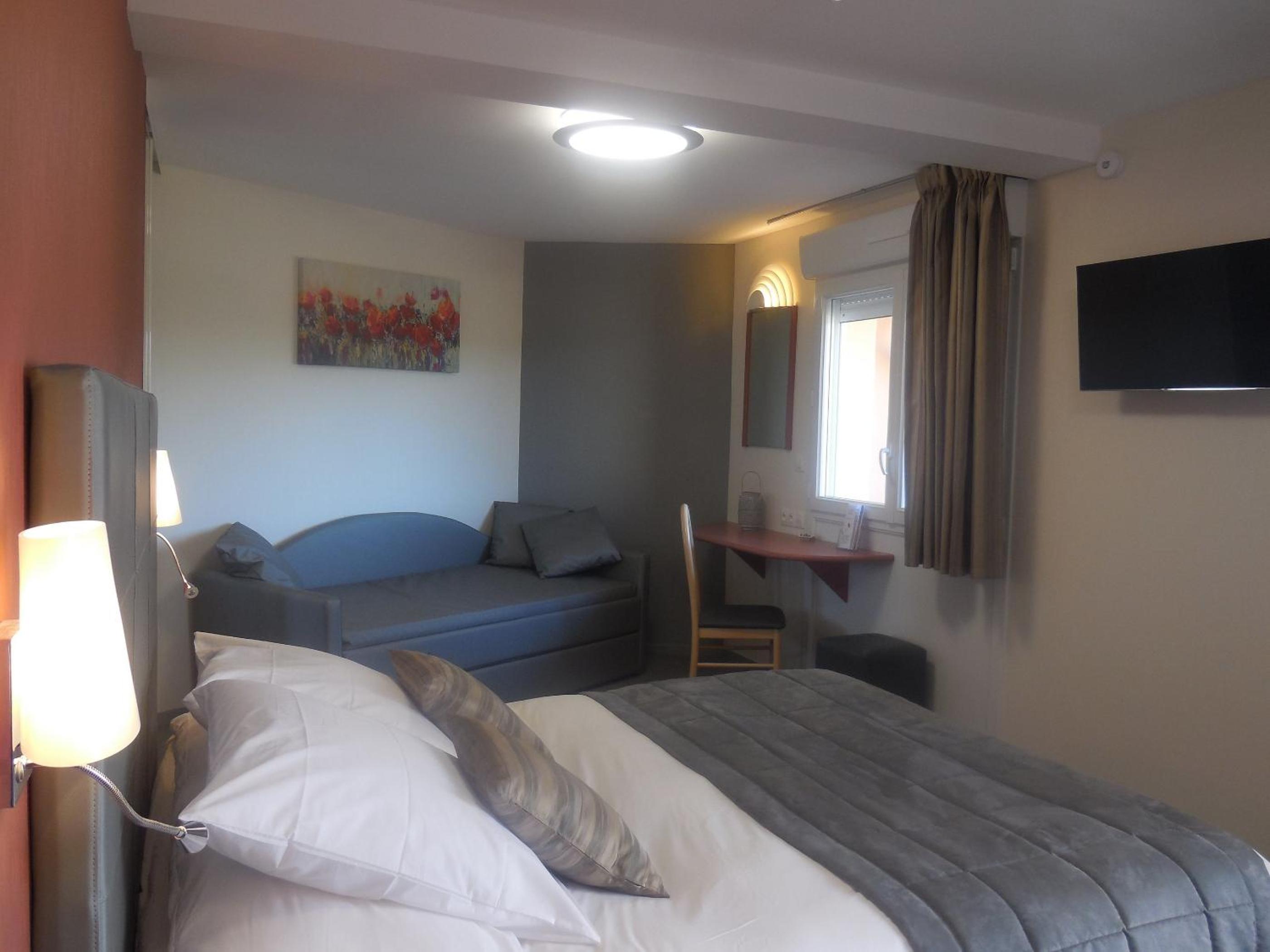 Family Room with Terrace - Photo 1