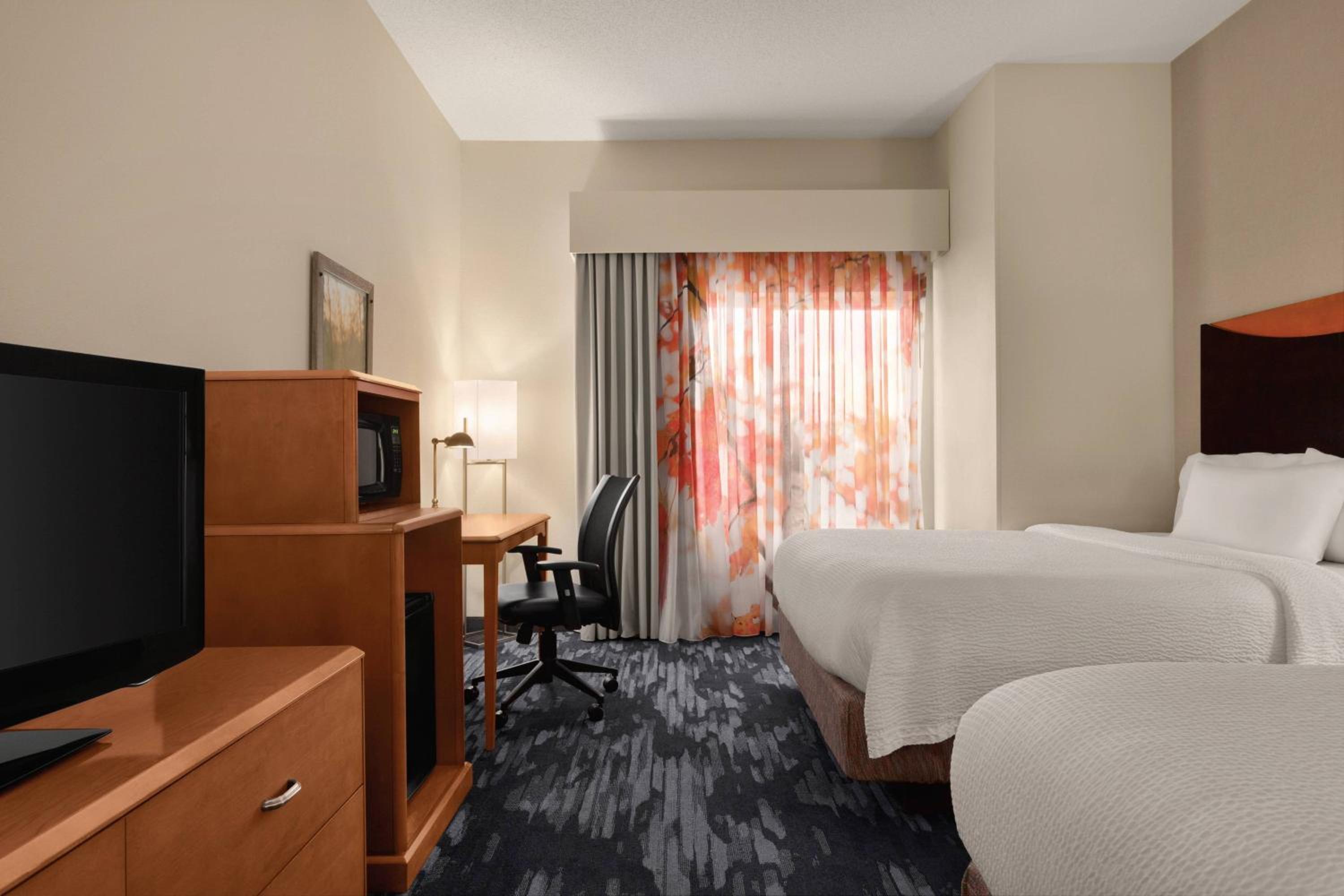 Queen Room with Two Queen Beds - Photo 1