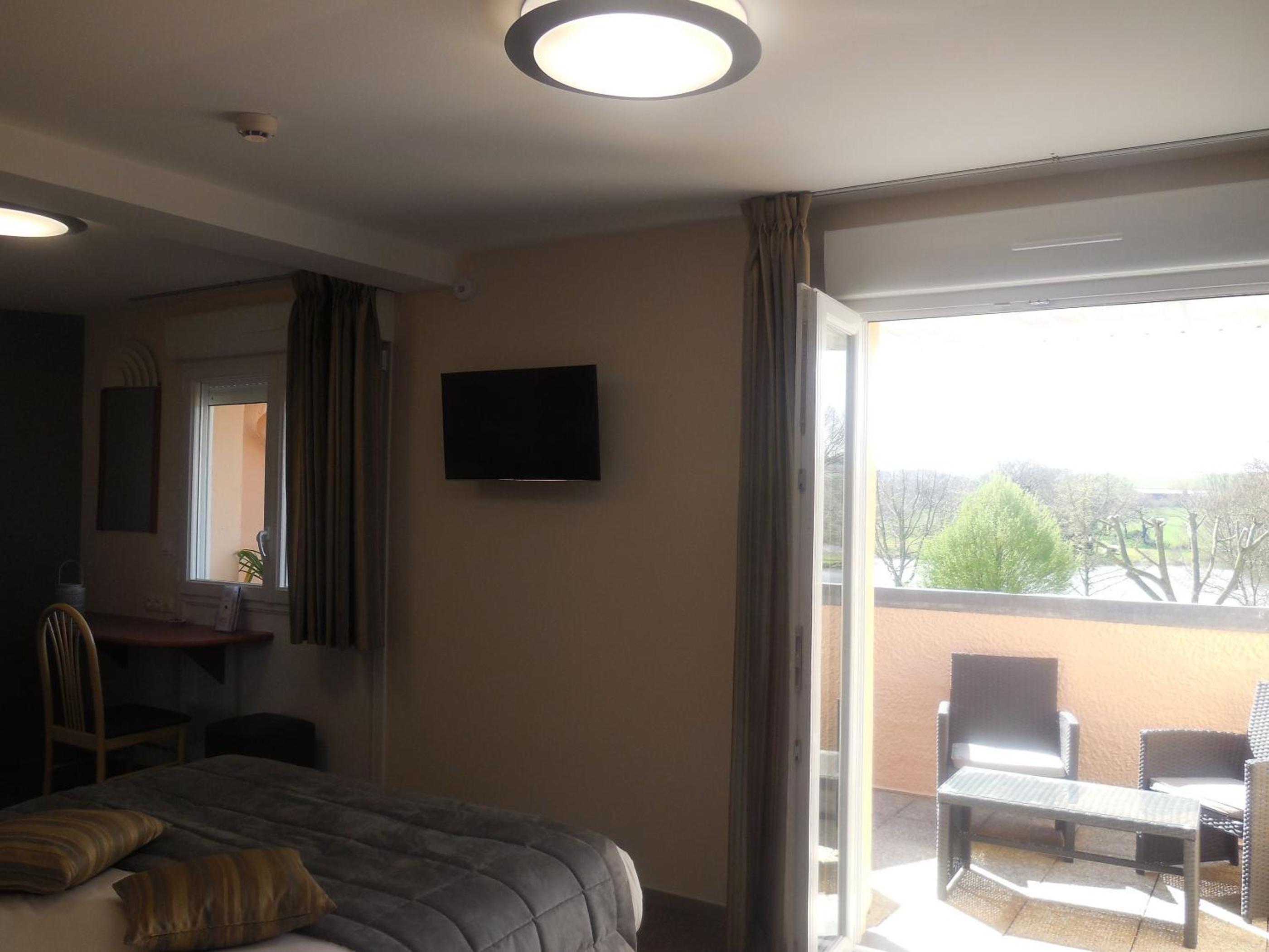 Family Room with Terrace - Photo 3