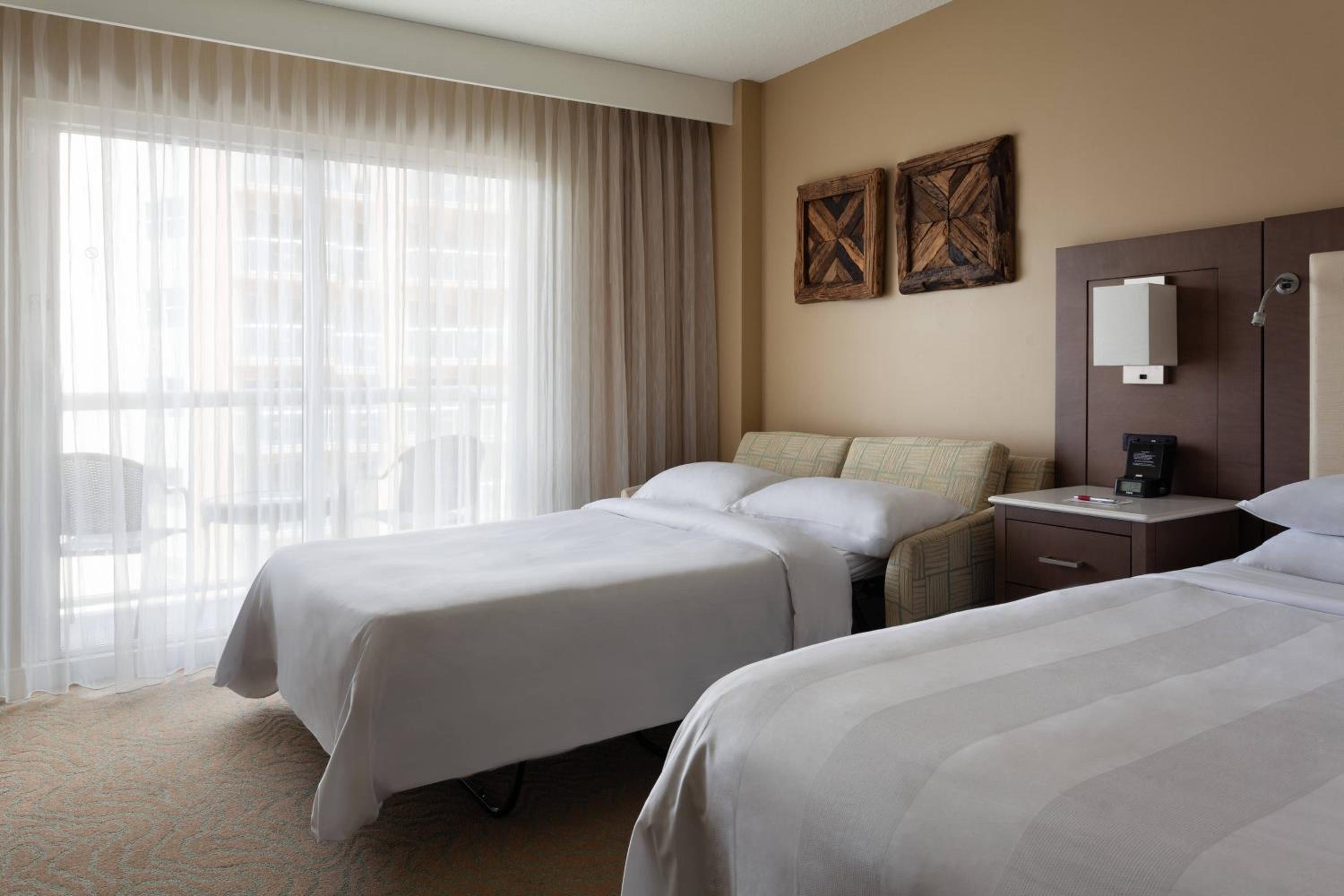 Deluxe Guest room, 1 King, Sofa bed, Balcony