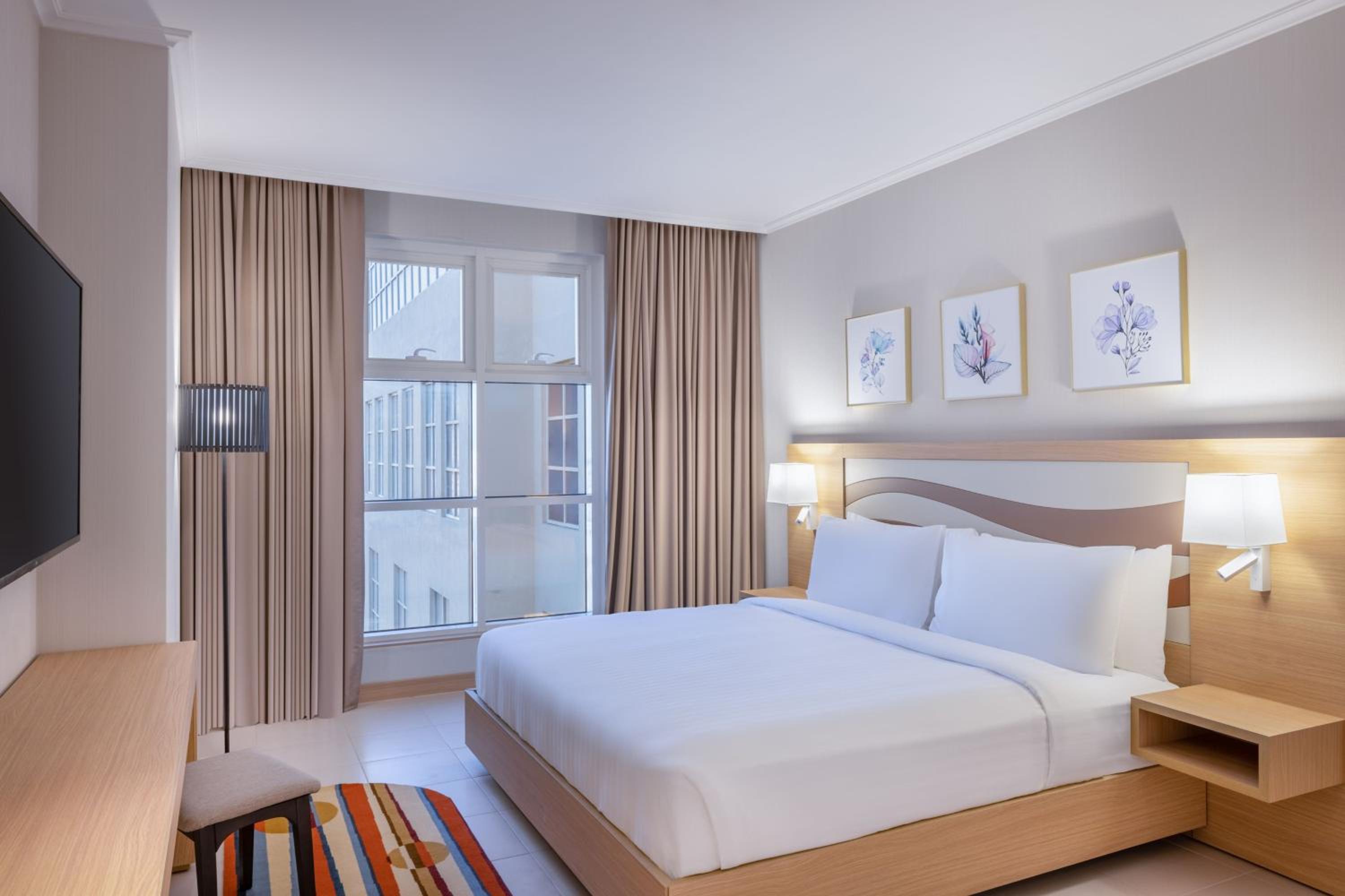 Three-Bedroom Suite - Photo 3