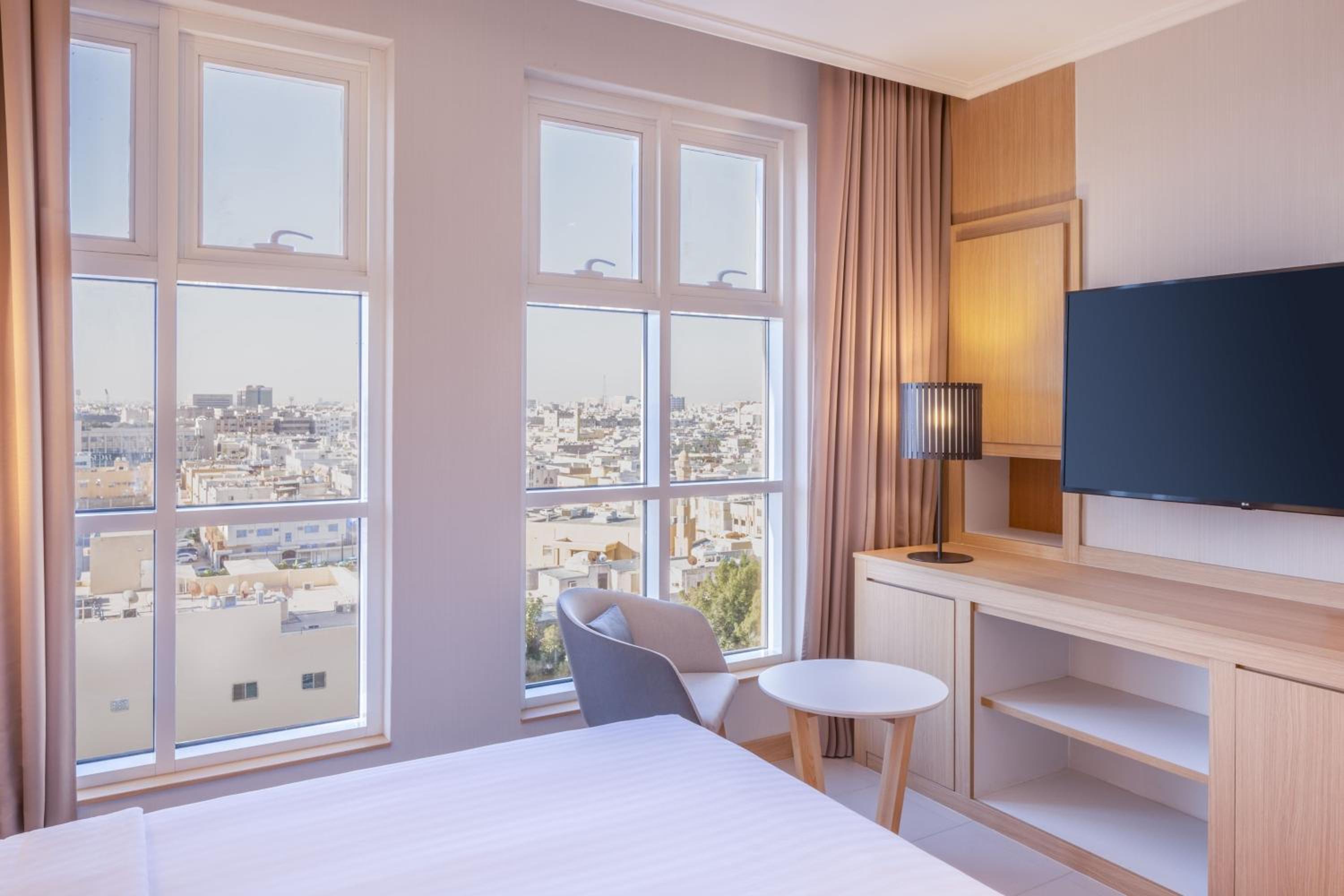 Two-Bedroom Suite with City View - Photo 2