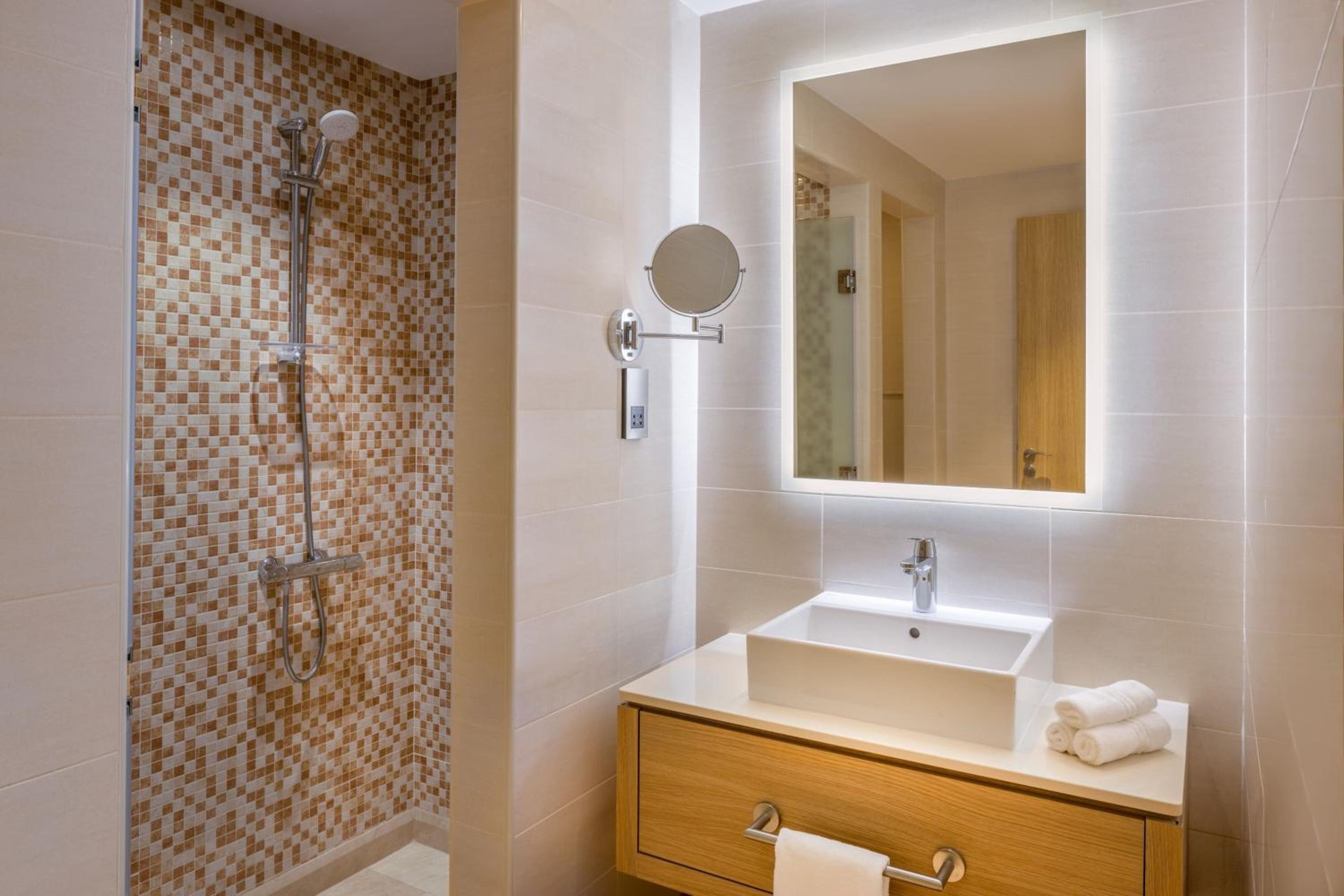 Three-Bedroom Suite - Photo 12