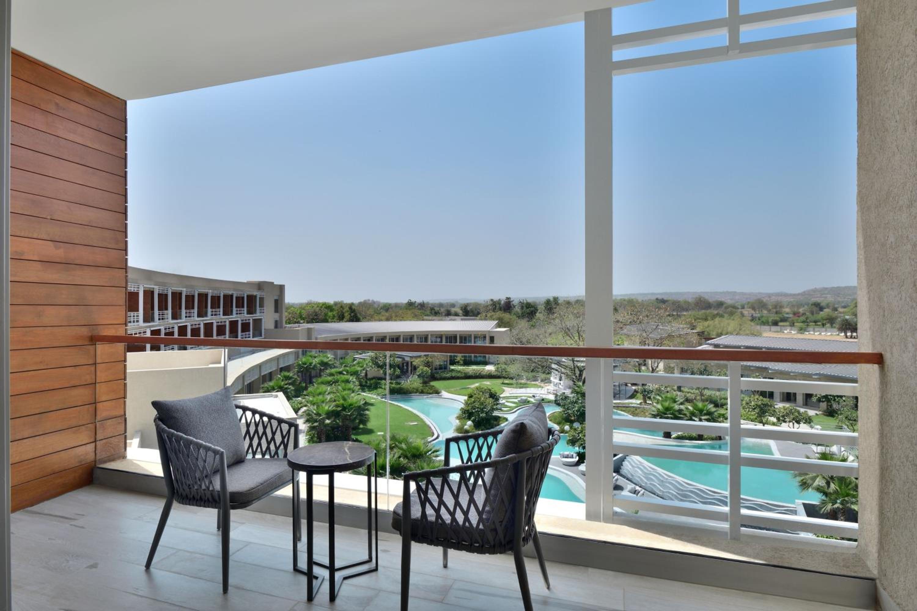 Deluxe Guest room, King, Pool view, Balcony photo 3