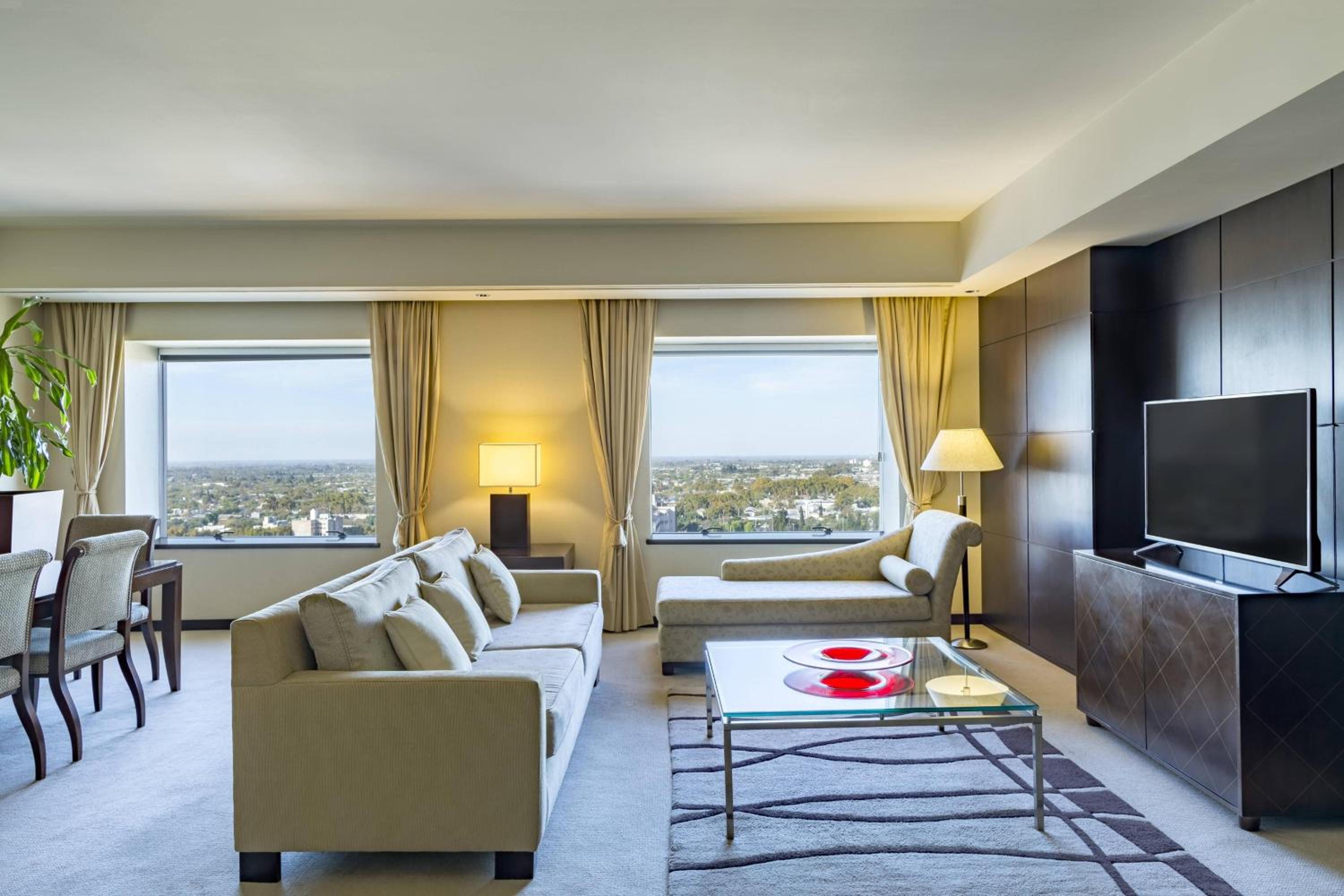 Governor Suite, Club lounge access, Suite, 1 King, City view