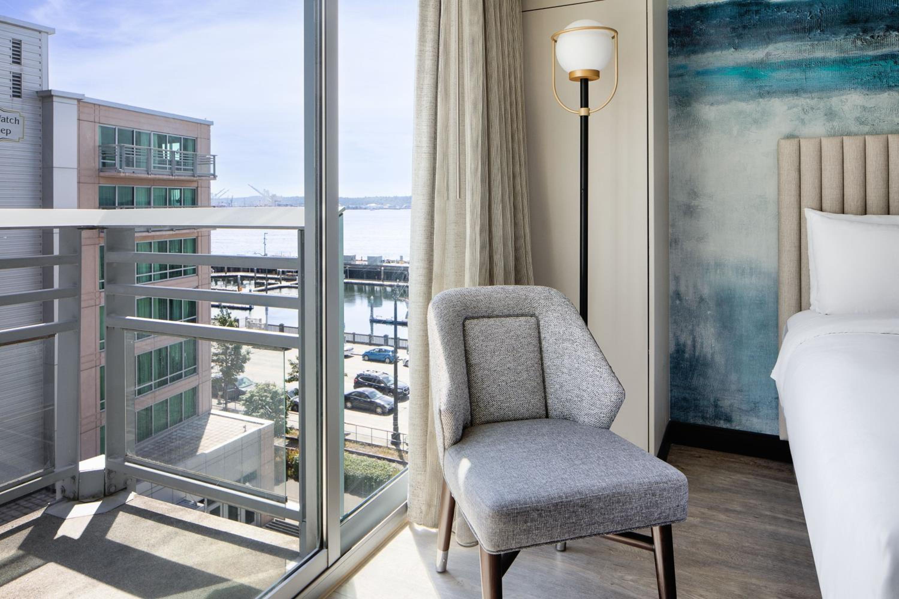 King Room with Partial Water View - Photo 3