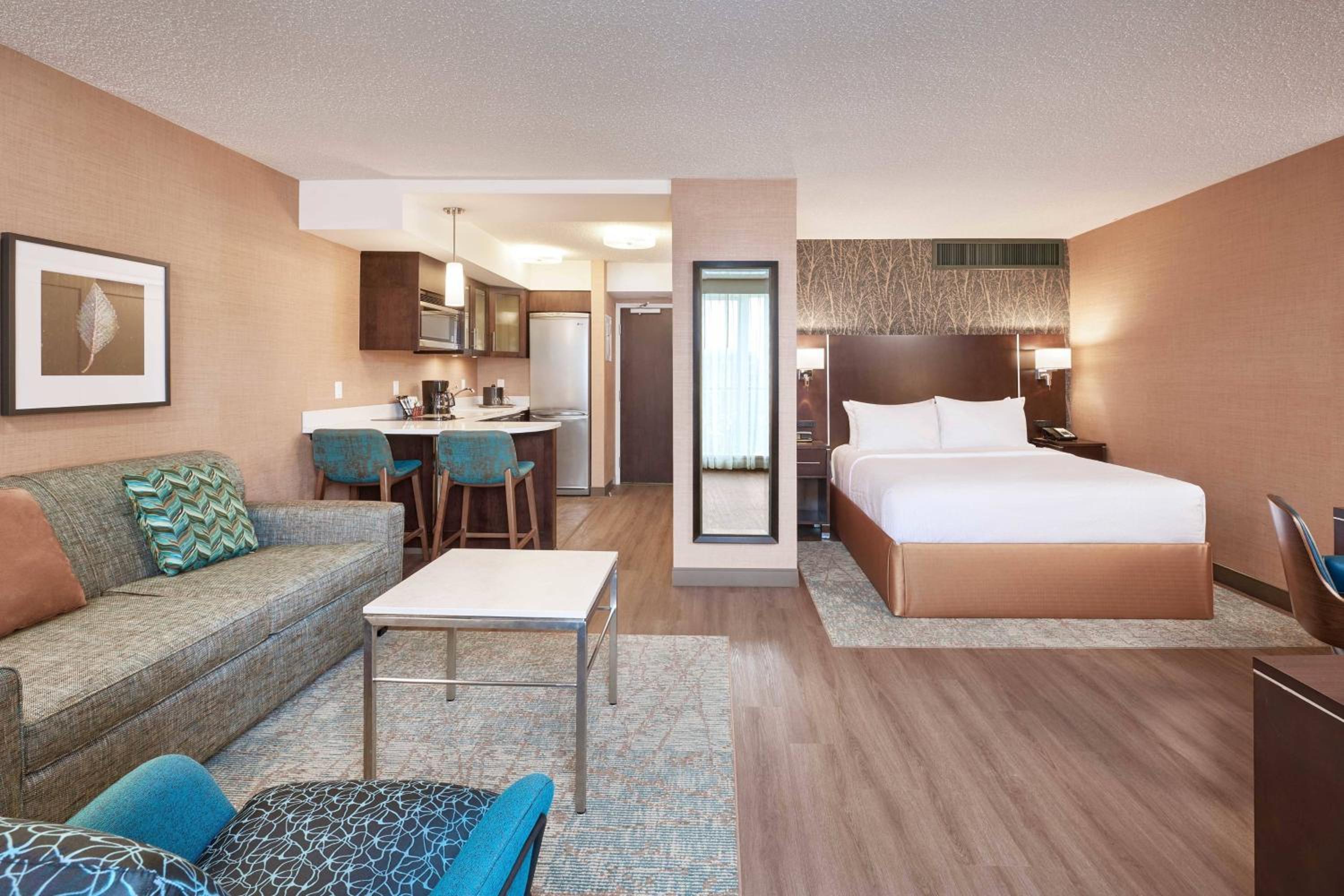 Studio Suite, 1 Queen Bed, 1 Sofa Bed - Photo 1
