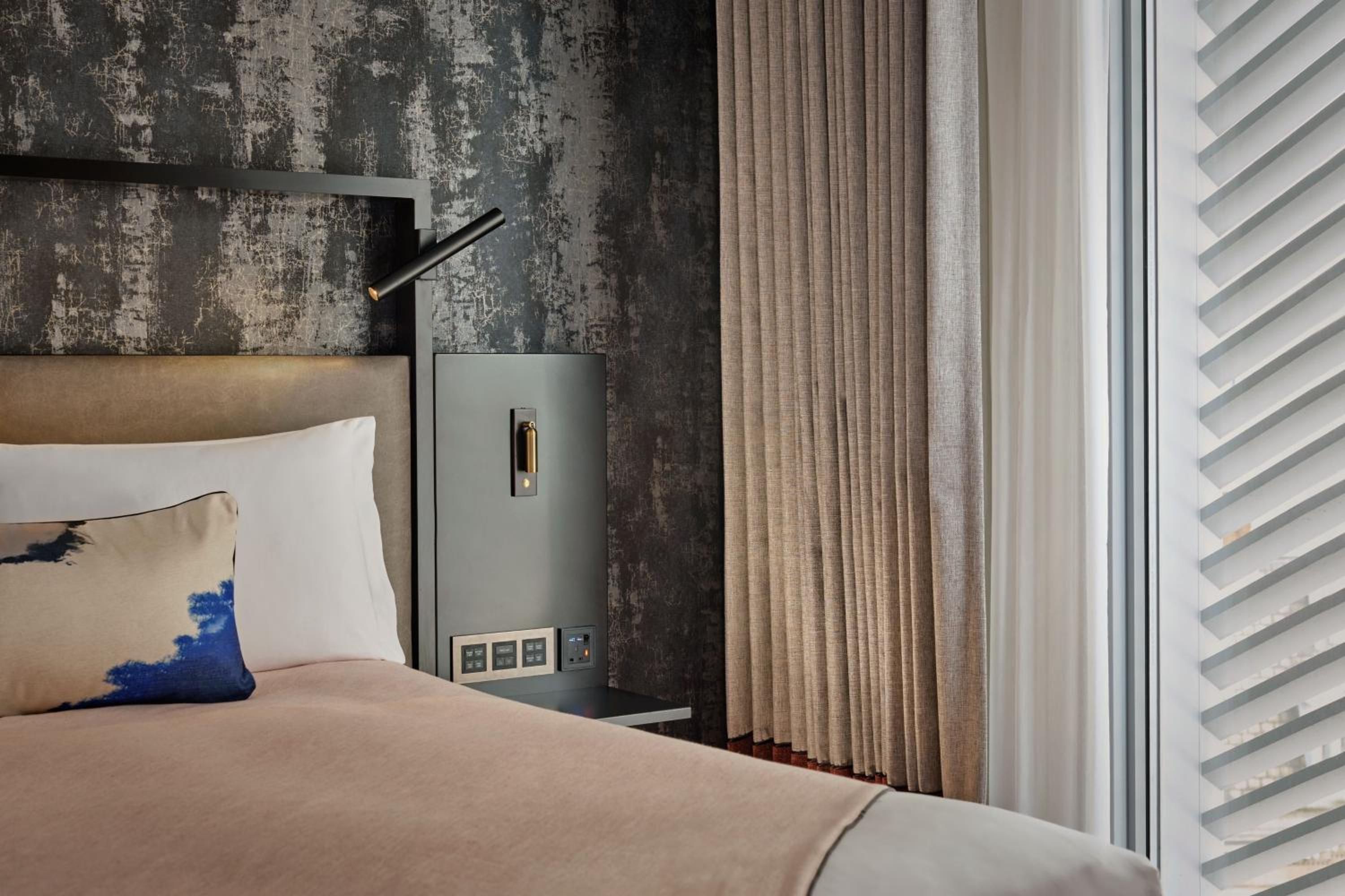 Anything But Standard, Guest room, Queen, City view