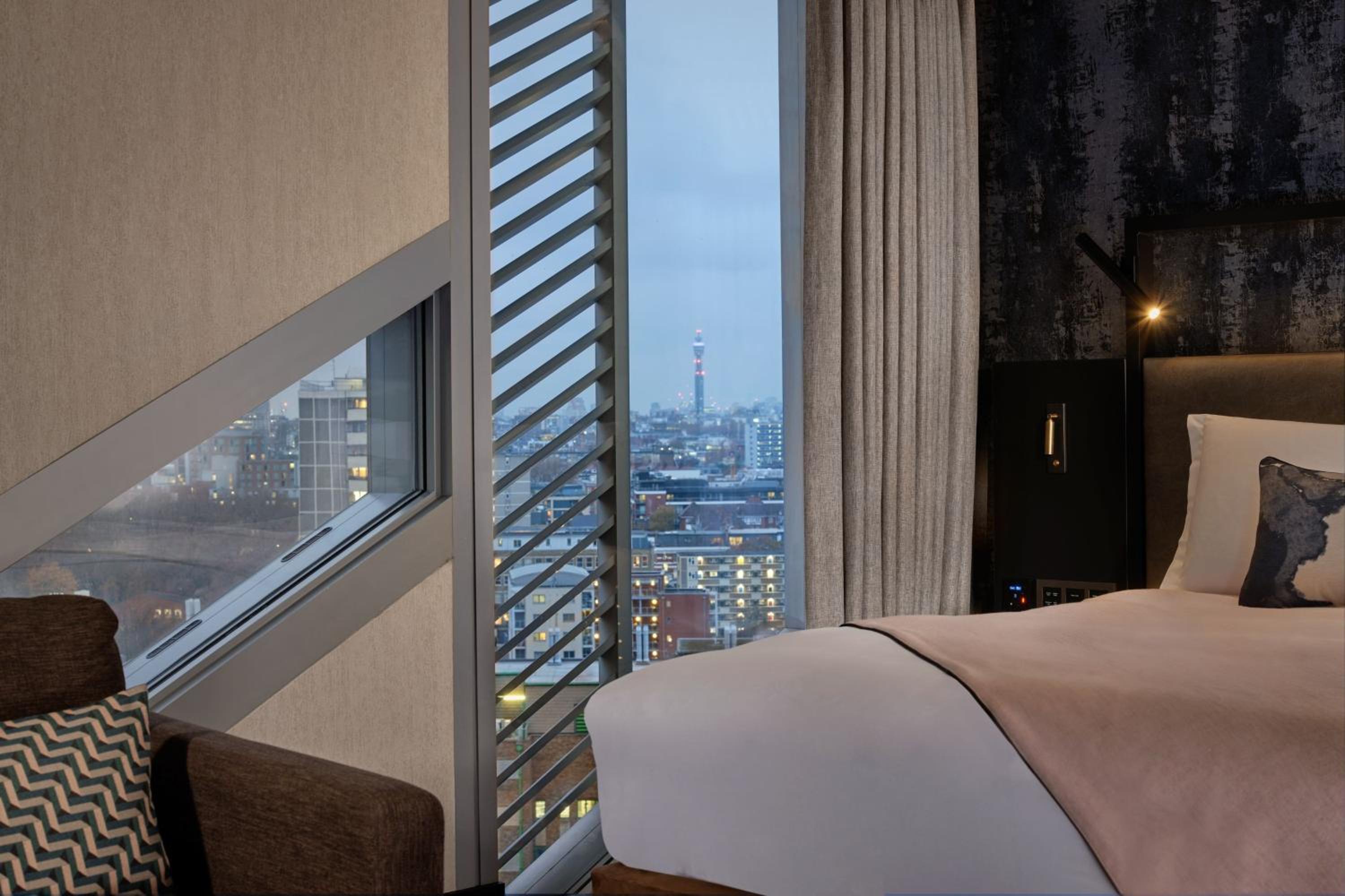 Sky High Double, Guest room, King or Queen, Skyline view thumbnail 5