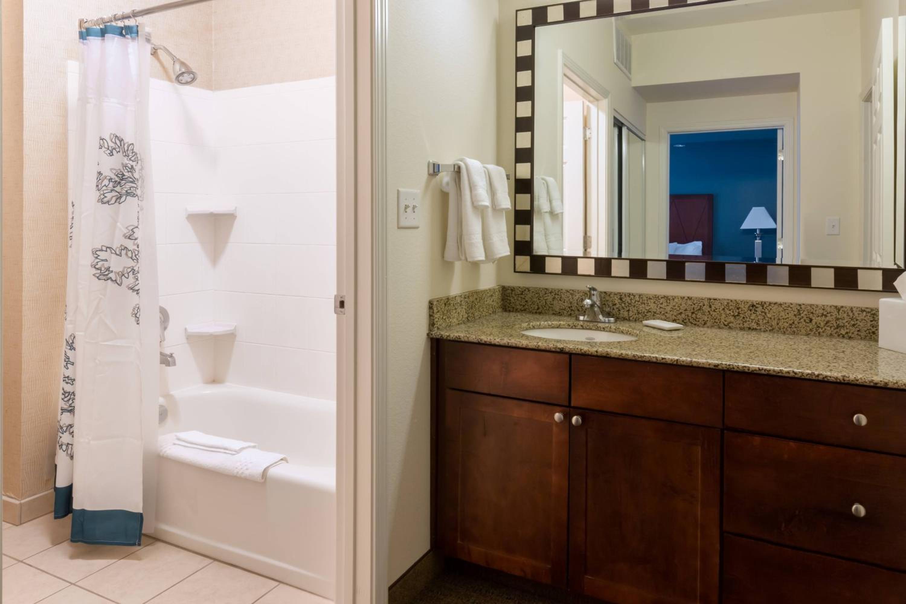One-Bedroom King Suite - Photo 4